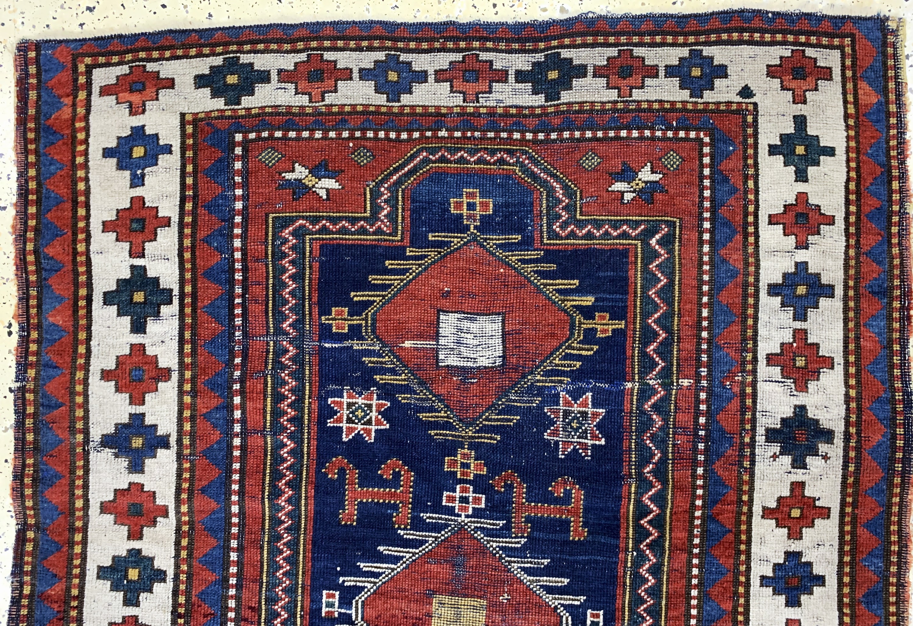 Detail a: Schirwan"Gebetsteppich"antik, Kaukasus, 19.Jhd, Wolle auf Wolle, ca. 135 x 115 cm, EHZ: 3