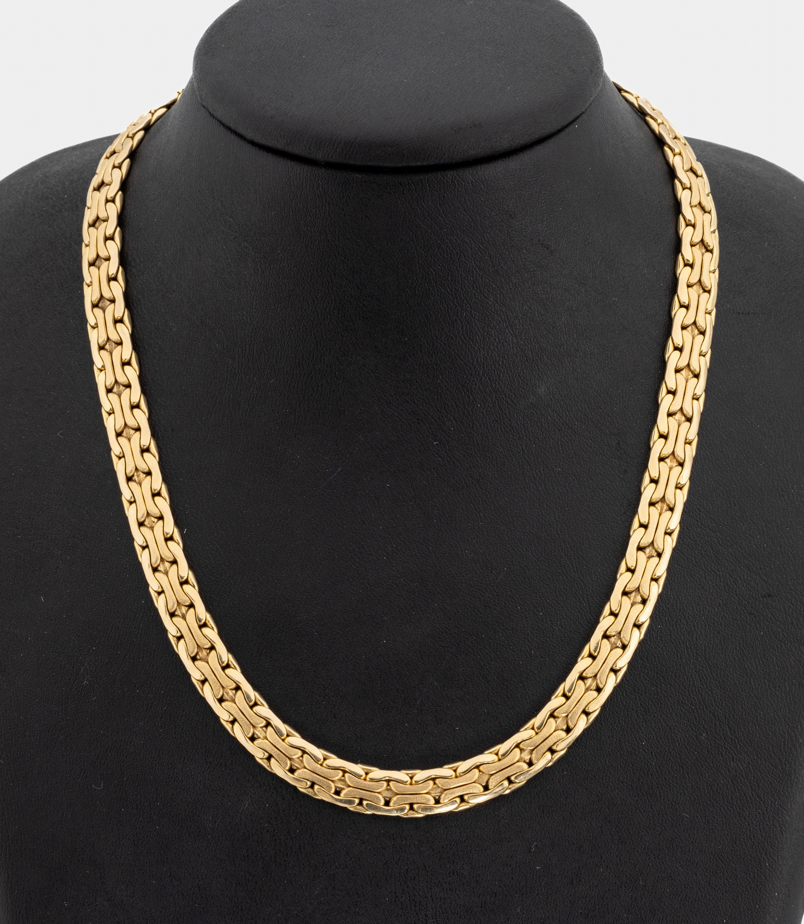 14 kt Gold Collier, GG 585/000, Glieder ineinander verschlungen, L. ca. 42.5 cm, Kastenschloss mit Sicherheitsacht, ca. 72.2 g