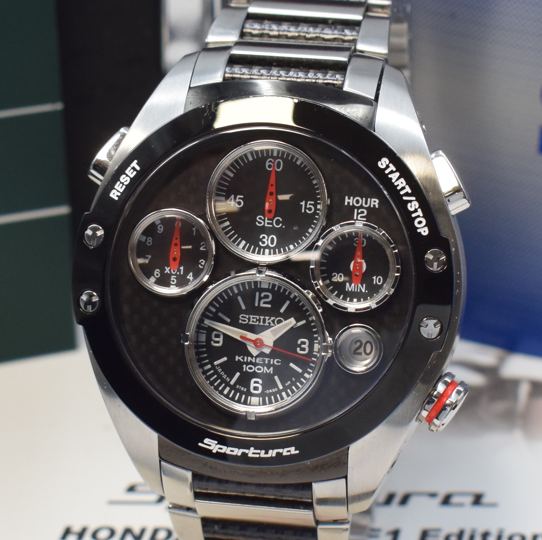 Detail a: SEIKO Kinetic Sportura Honda Racing F1 Edition seltener, auf 1500 Stück limitierter Armbandchronograph Referenz SLQ021J, Japan um 2006, ...
