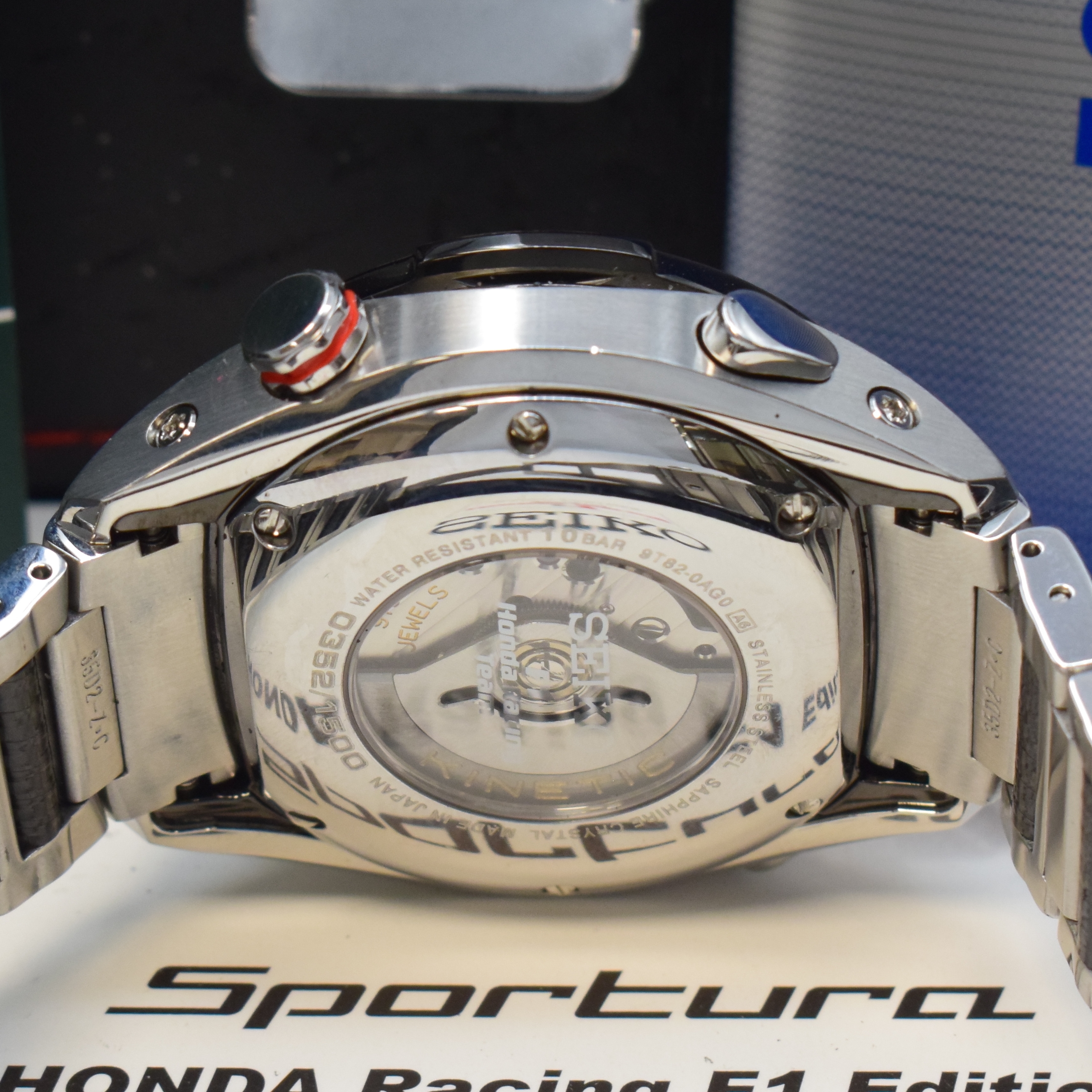 Detail d: SEIKO Kinetic Sportura Honda Racing F1 Edition seltener, auf 1500 Stück limitierter Armbandchronograph Referenz SLQ021J, Japan um 2006, ...