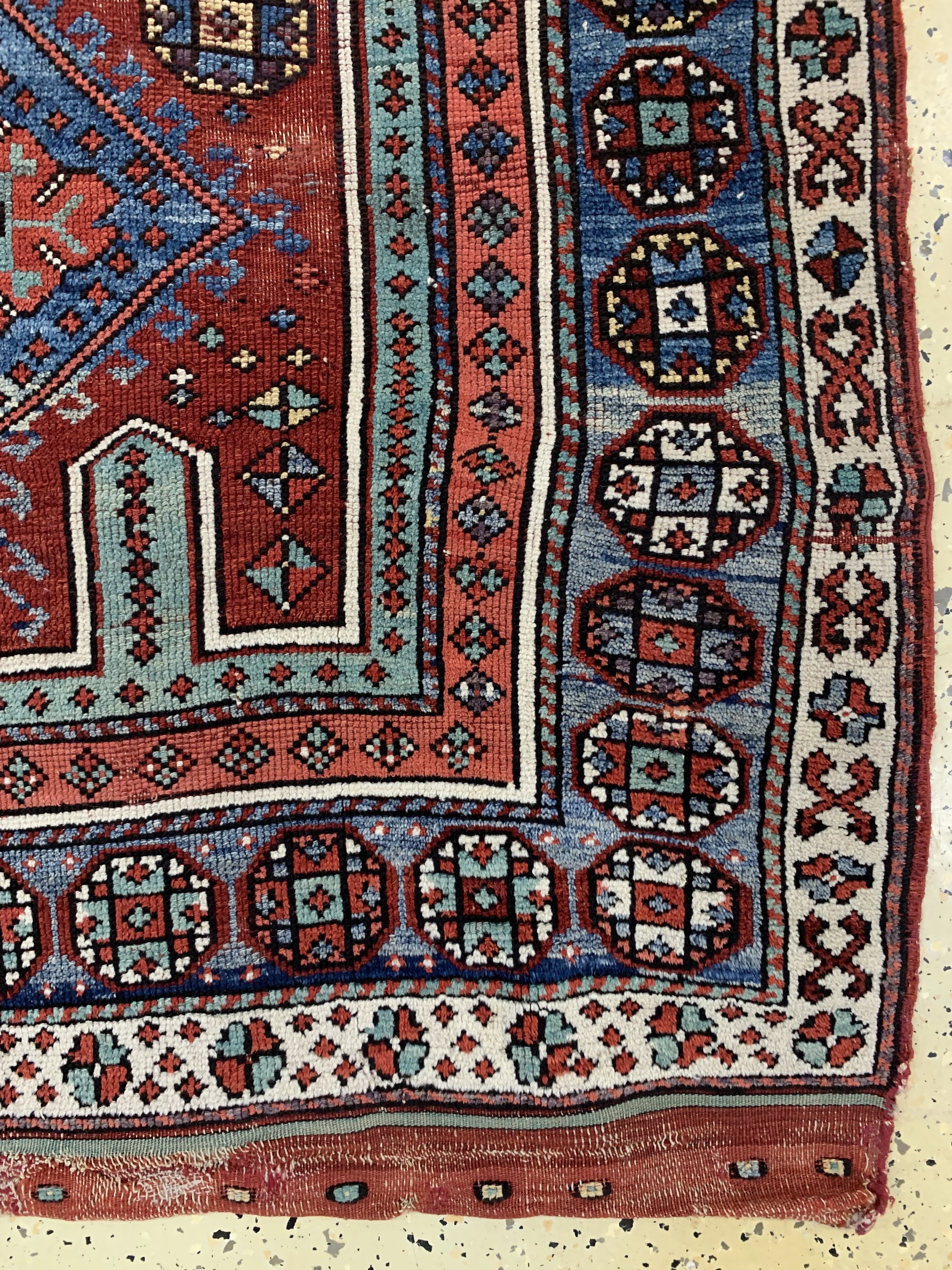 Detail a: Bergama antik, Türkei, Ende 19.Jhd, Wolle auf Wolle, ca. 140 x 110 cm, EHZ: 2-3, (Eck leicht beschädigt)