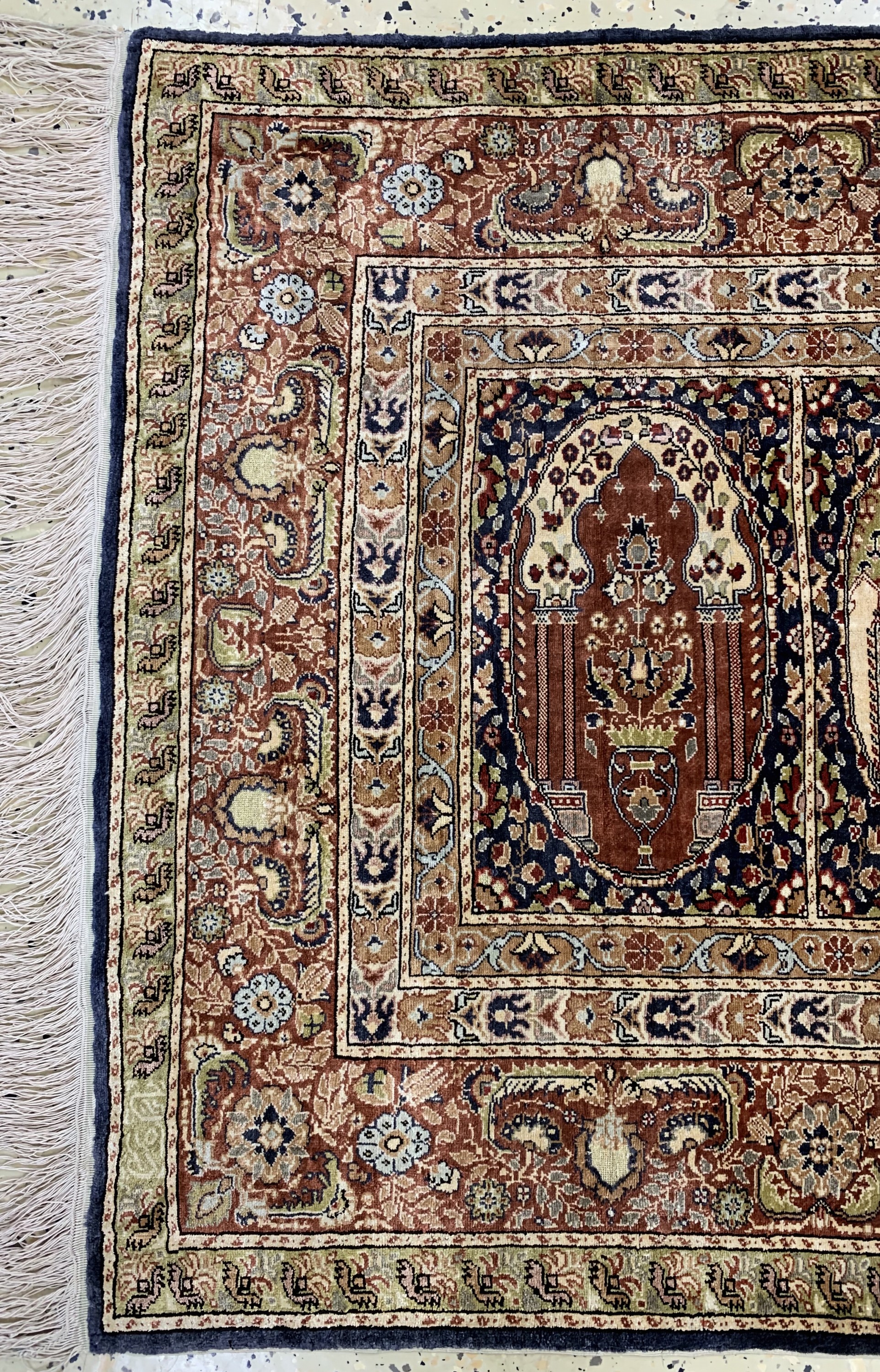 Detail c: Hereke Seide fein signiert, Türkei, Mitte 20.Jhd, reine Naturseide"Metallbroschiert", ca. 127 x 80 cm, EHZ: 1-2