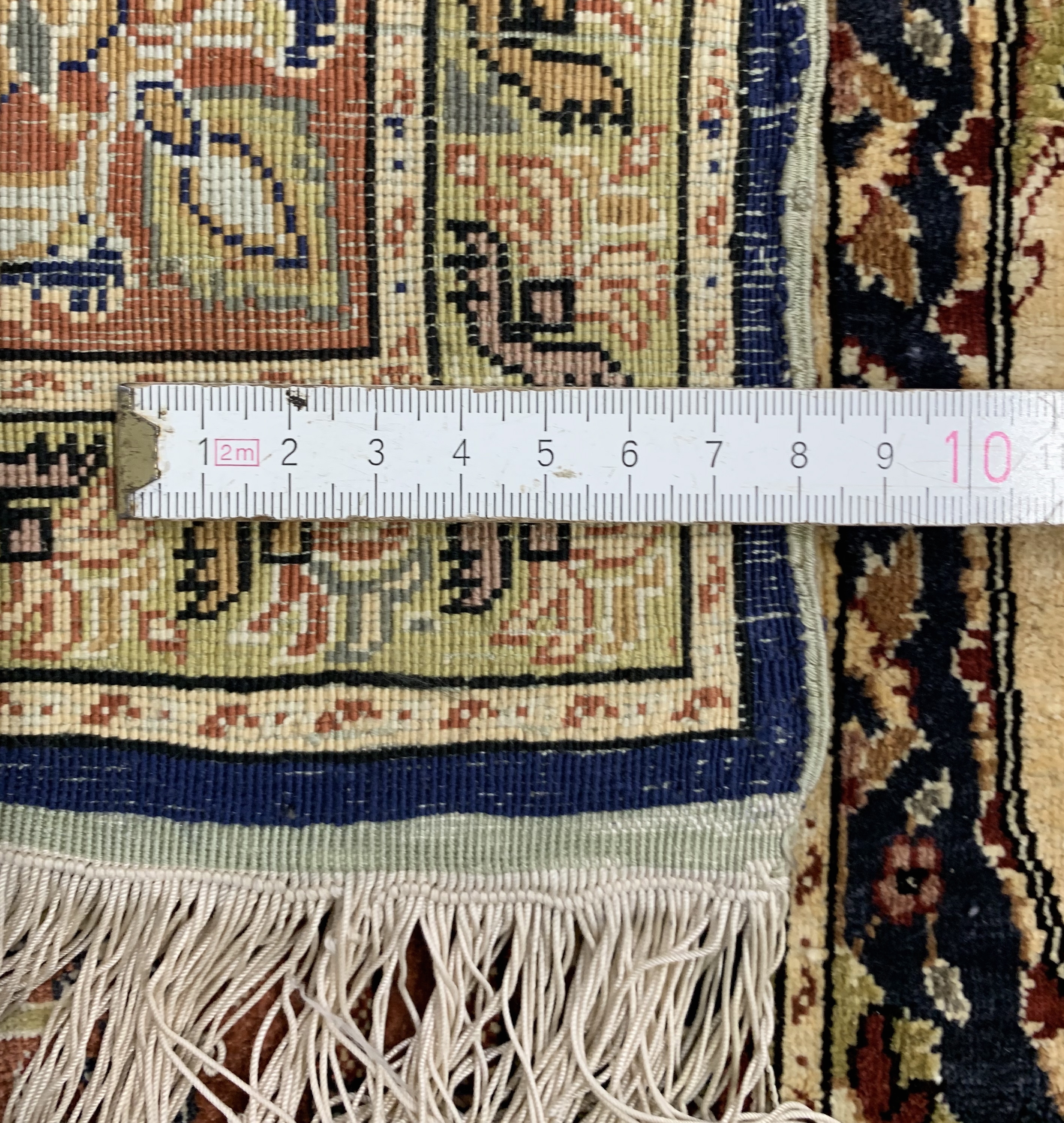 Detail e: Hereke Seide fein signiert, Türkei, Mitte 20.Jhd, reine Naturseide"Metallbroschiert", ca. 127 x 80 cm, EHZ: 1-2