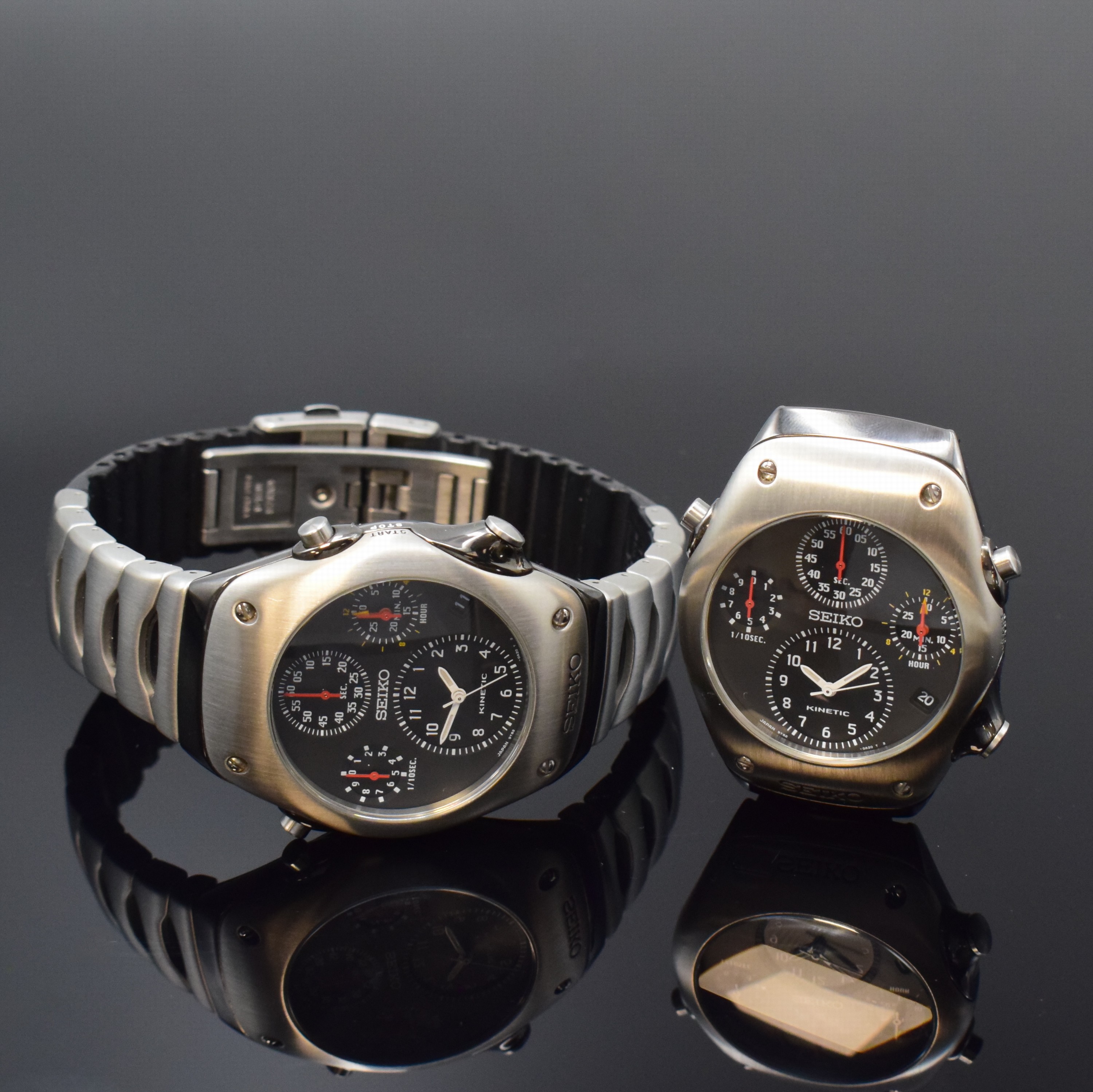 Set 2 SEIKO Kinetic Armbandchronographen Referenz SLQ003J1, Japan um 1999, Automatik-Generatorprinzip, massive Edelstahlgeh., 1 x inkl. Kautschukband ...