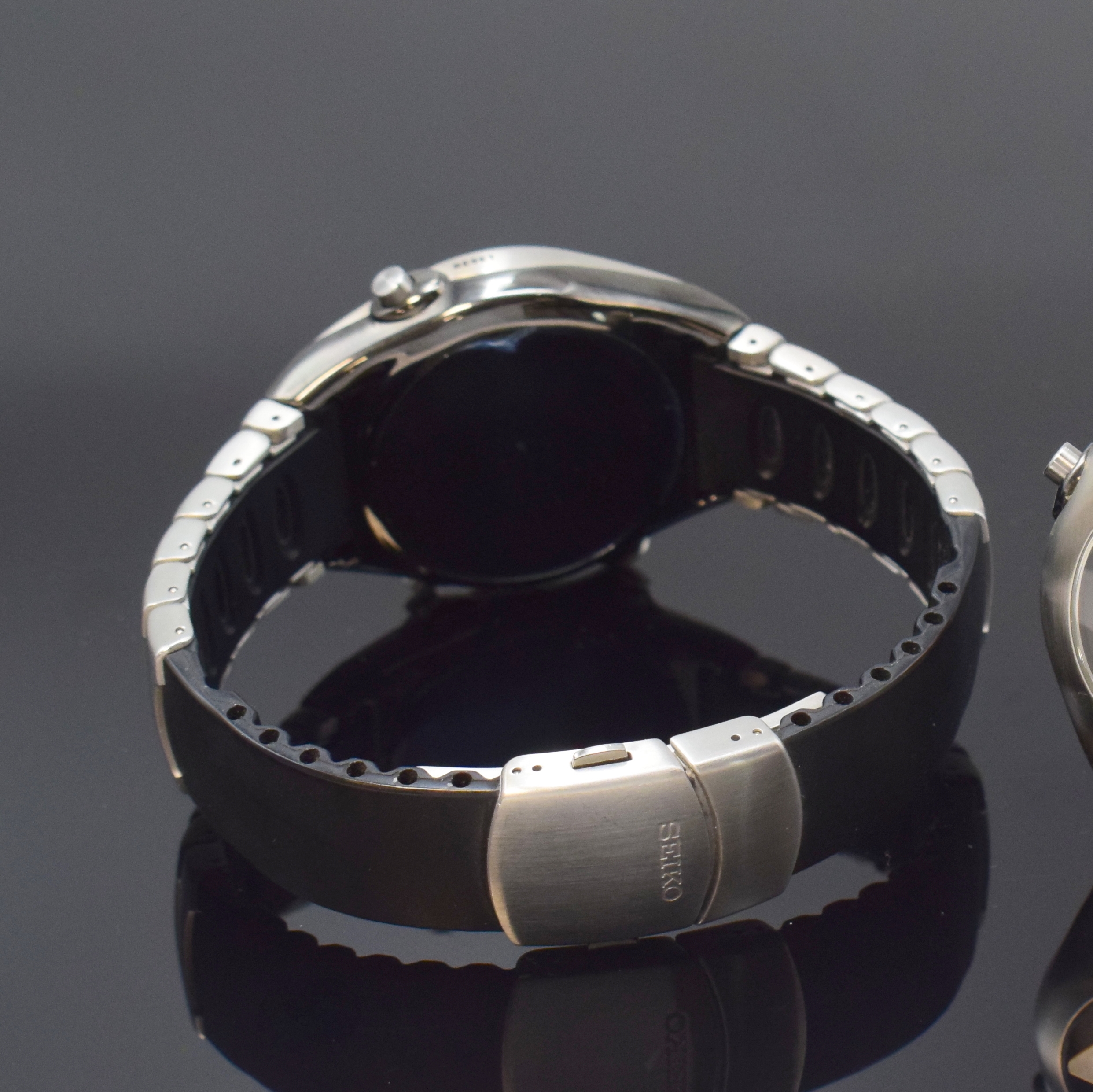 Detail a: Set 2 SEIKO Kinetic Armbandchronographen Referenz SLQ003J1, Japan um 1999, Automatik-Generatorprinzip, massive Edelstahlgeh., 1 x inkl. Kautschukband ...