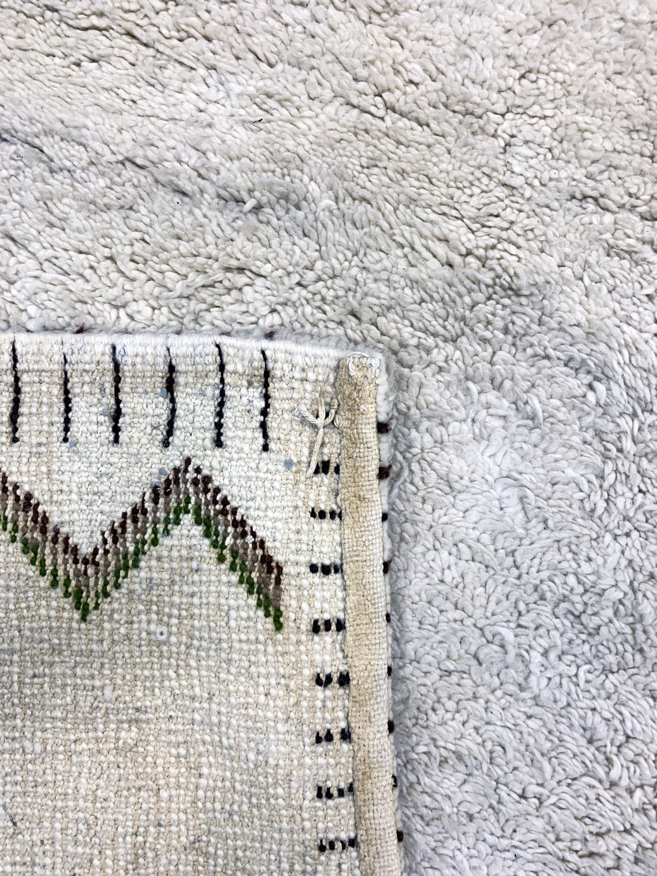 Detail g: Berber-Teppich, Marokko, Mitte 20.Jhd., Wolle auf Baumwolle, ca. 340 x 288 cm, EHZ: 2