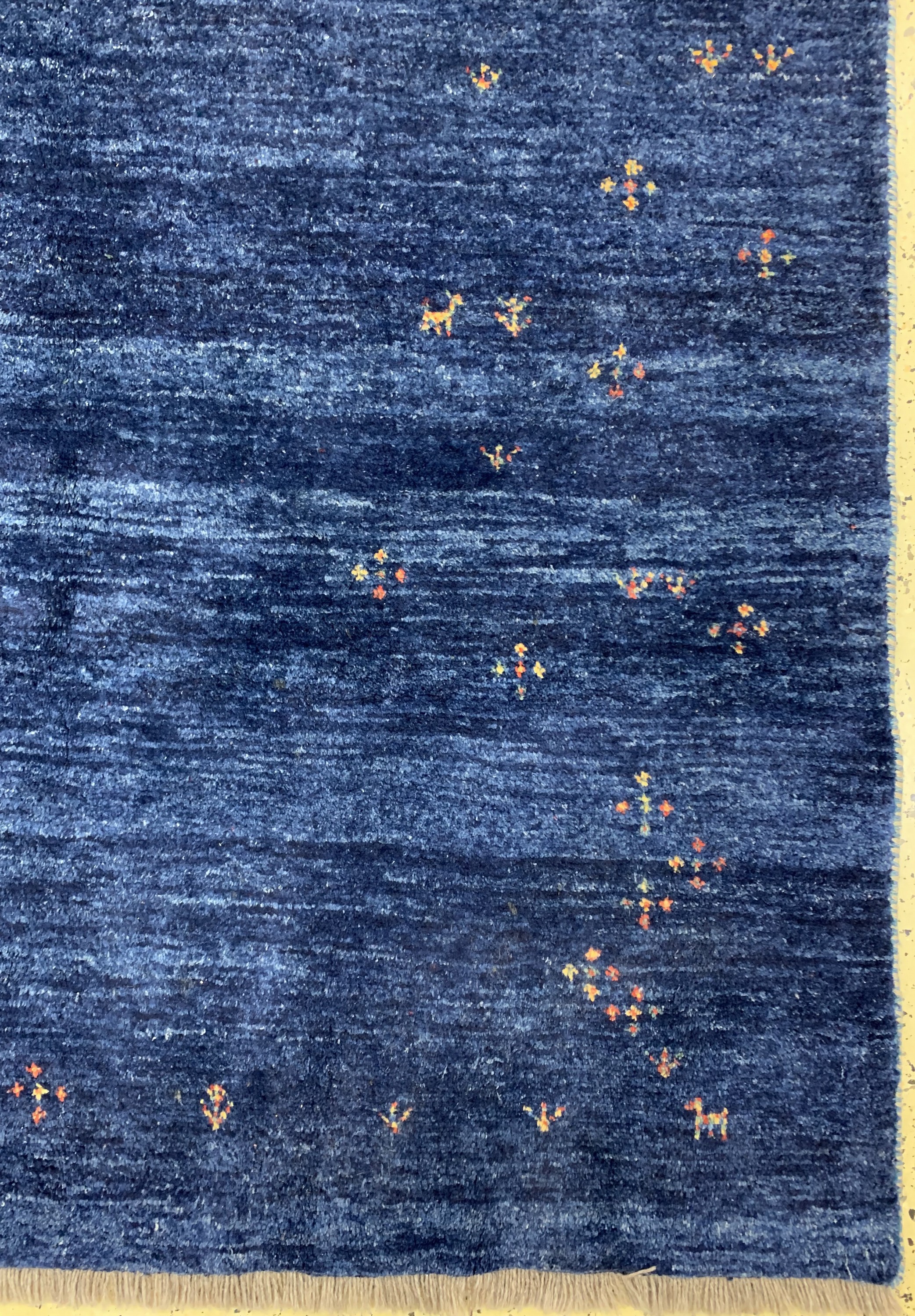 Detail a: Gabbeh, Persien, ca. 30 Jahre, Wolle auf Wolle, ca. 295 x 220 cm, EHZ: 2, (Eck leicht beschädigt)