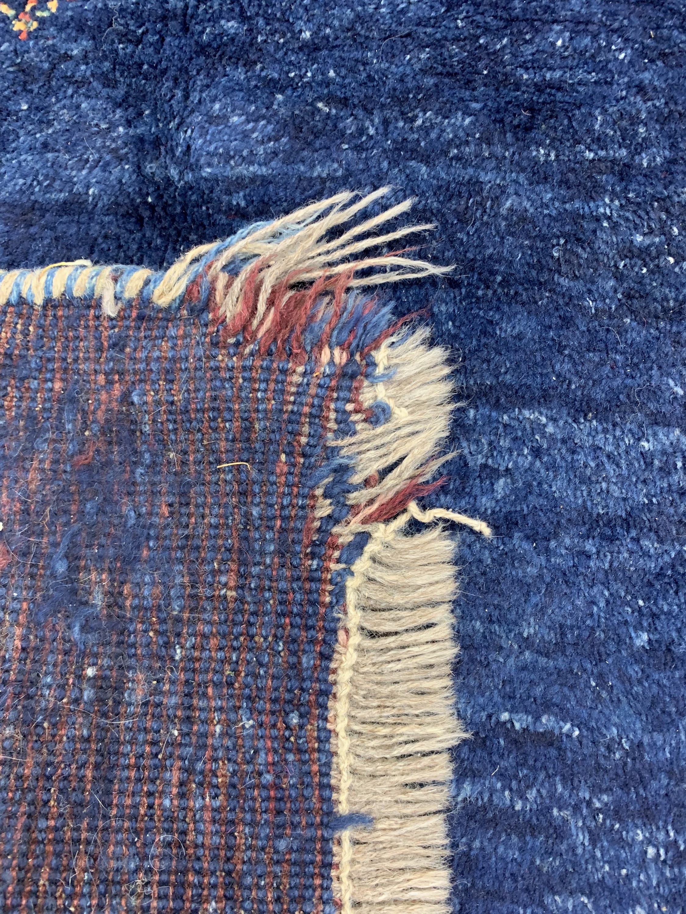 Detail d: Gabbeh, Persien, ca. 30 Jahre, Wolle auf Wolle, ca. 295 x 220 cm, EHZ: 2, (Eck leicht beschädigt)