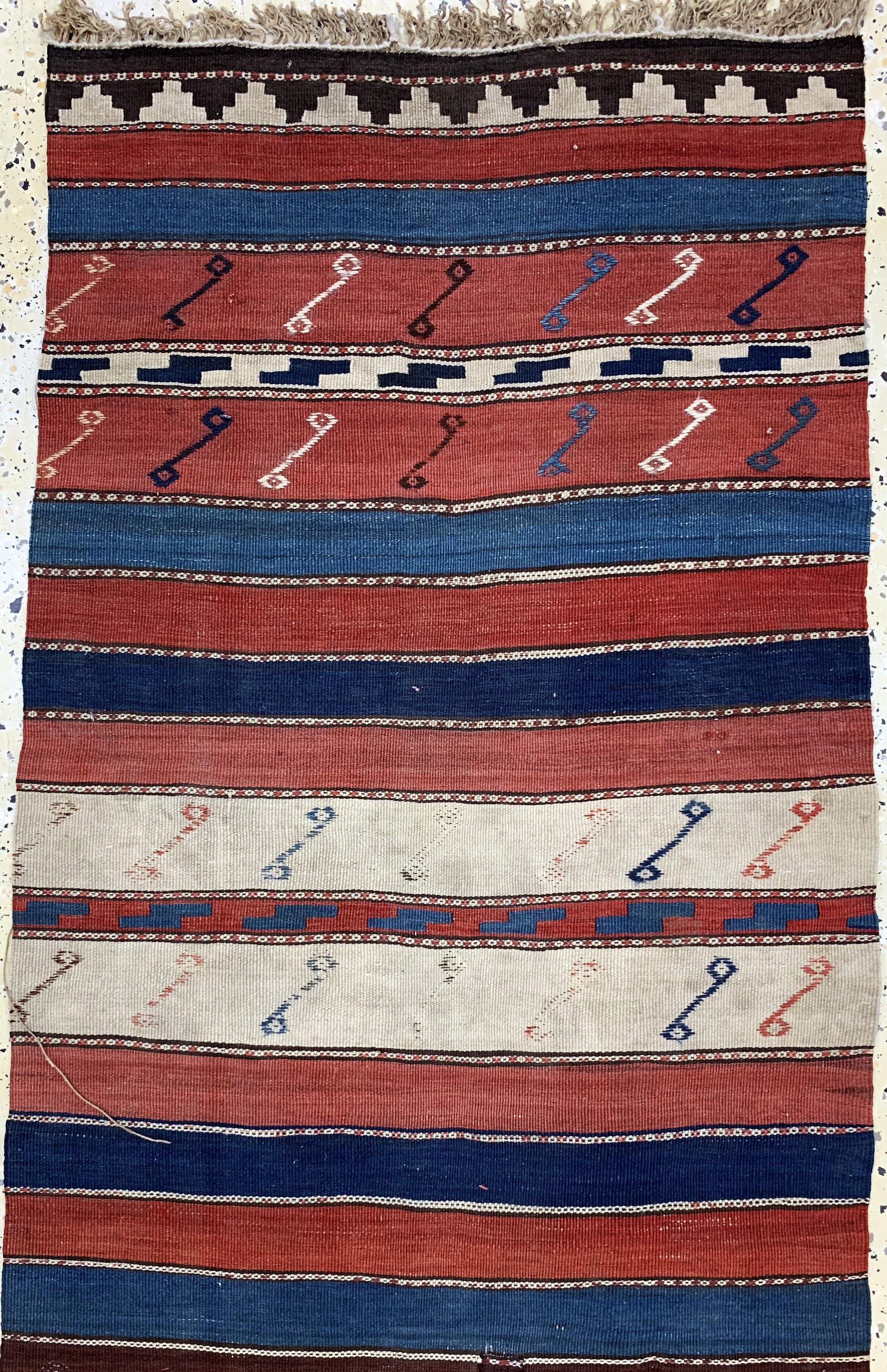Detail a: Anatol Kelim antik, Türkei, um 1900, Wolle auf Wolle, ca. 315 x 73 cm, Reinigungsbedürftig, EHZ: 2, (Alte Restaurierungen)