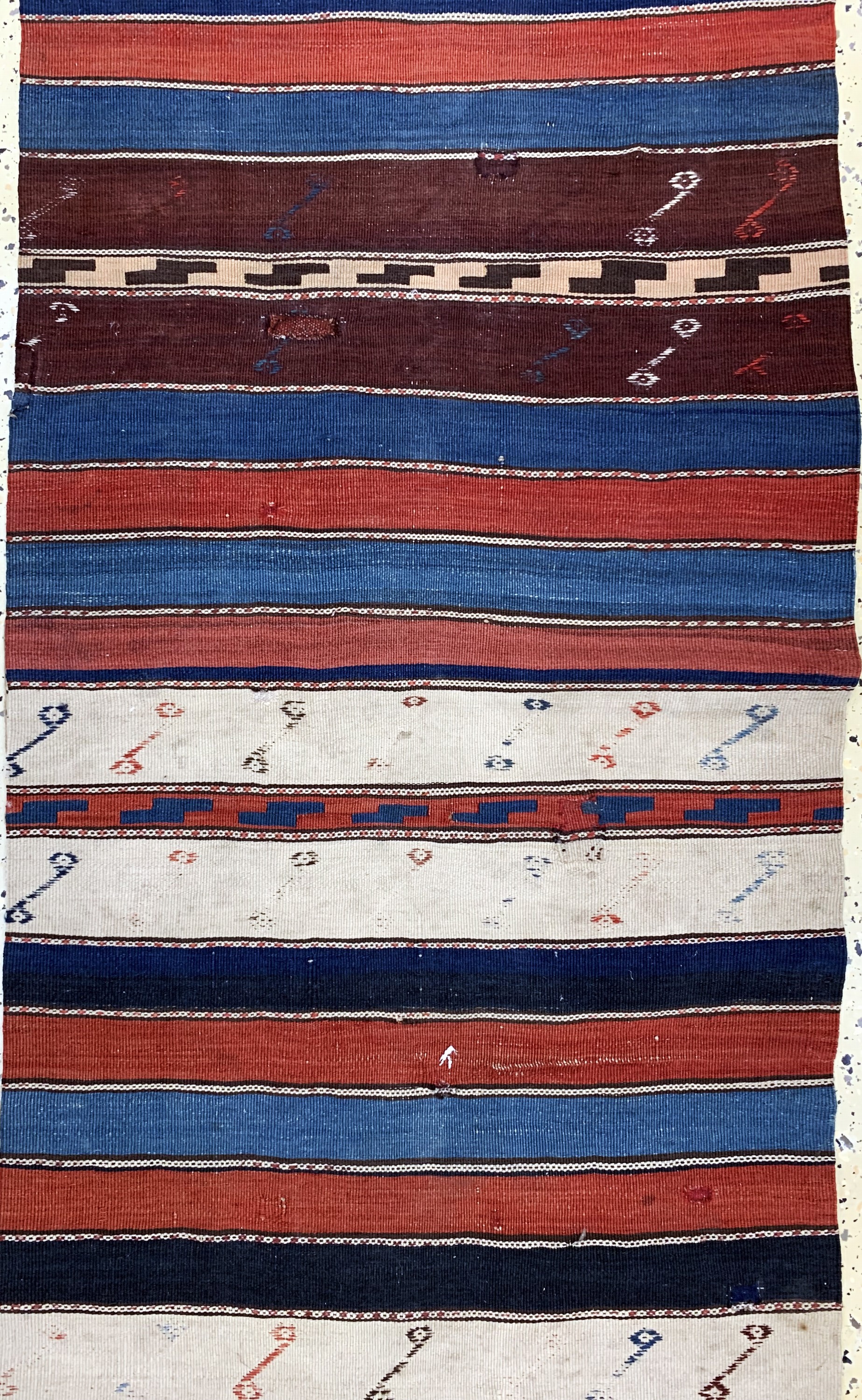 Detail b: Anatol Kelim antik, Türkei, um 1900, Wolle auf Wolle, ca. 315 x 73 cm, Reinigungsbedürftig, EHZ: 2, (Alte Restaurierungen)