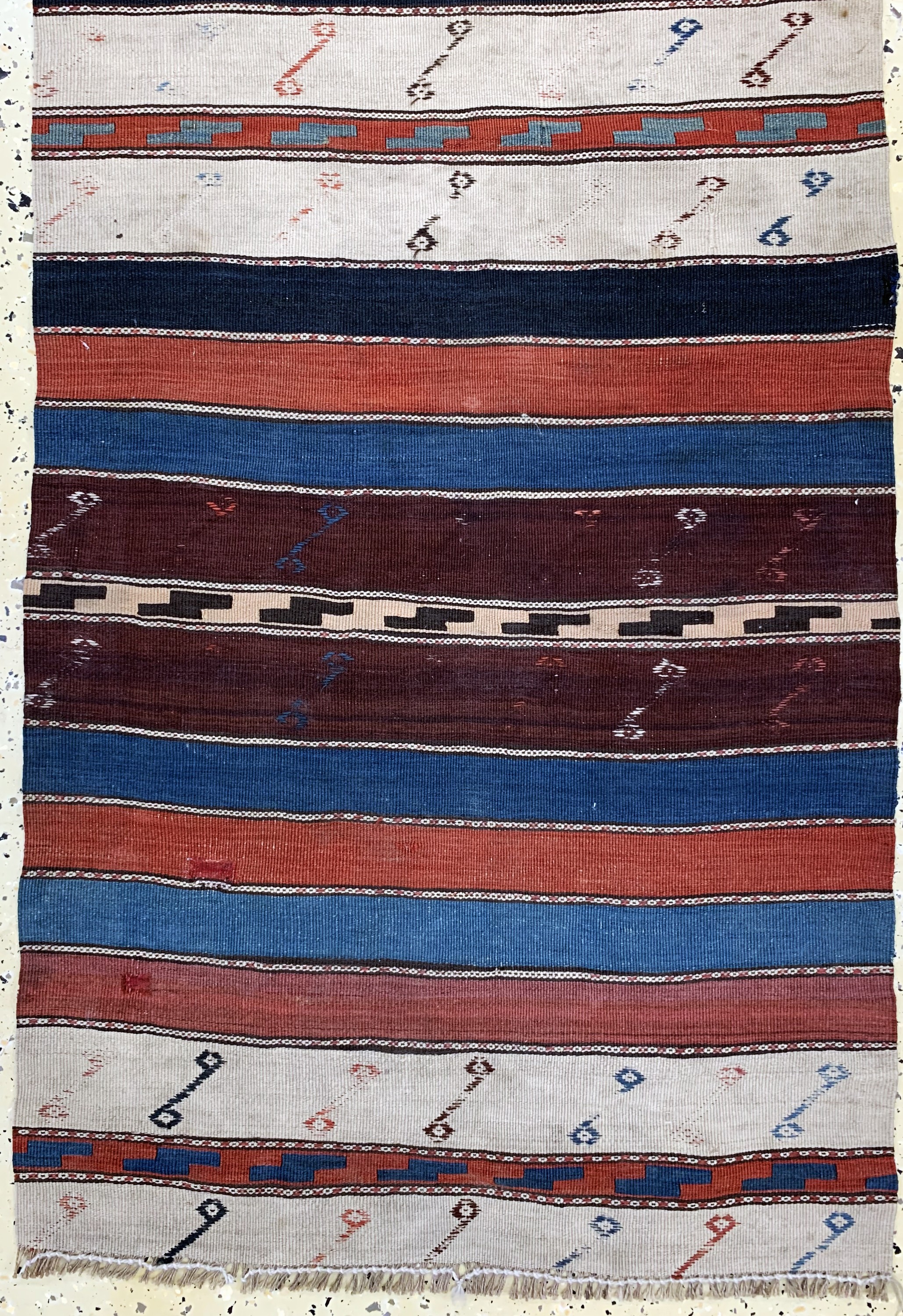 Detail c: Anatol Kelim antik, Türkei, um 1900, Wolle auf Wolle, ca. 315 x 73 cm, Reinigungsbedürftig, EHZ: 2, (Alte Restaurierungen)
