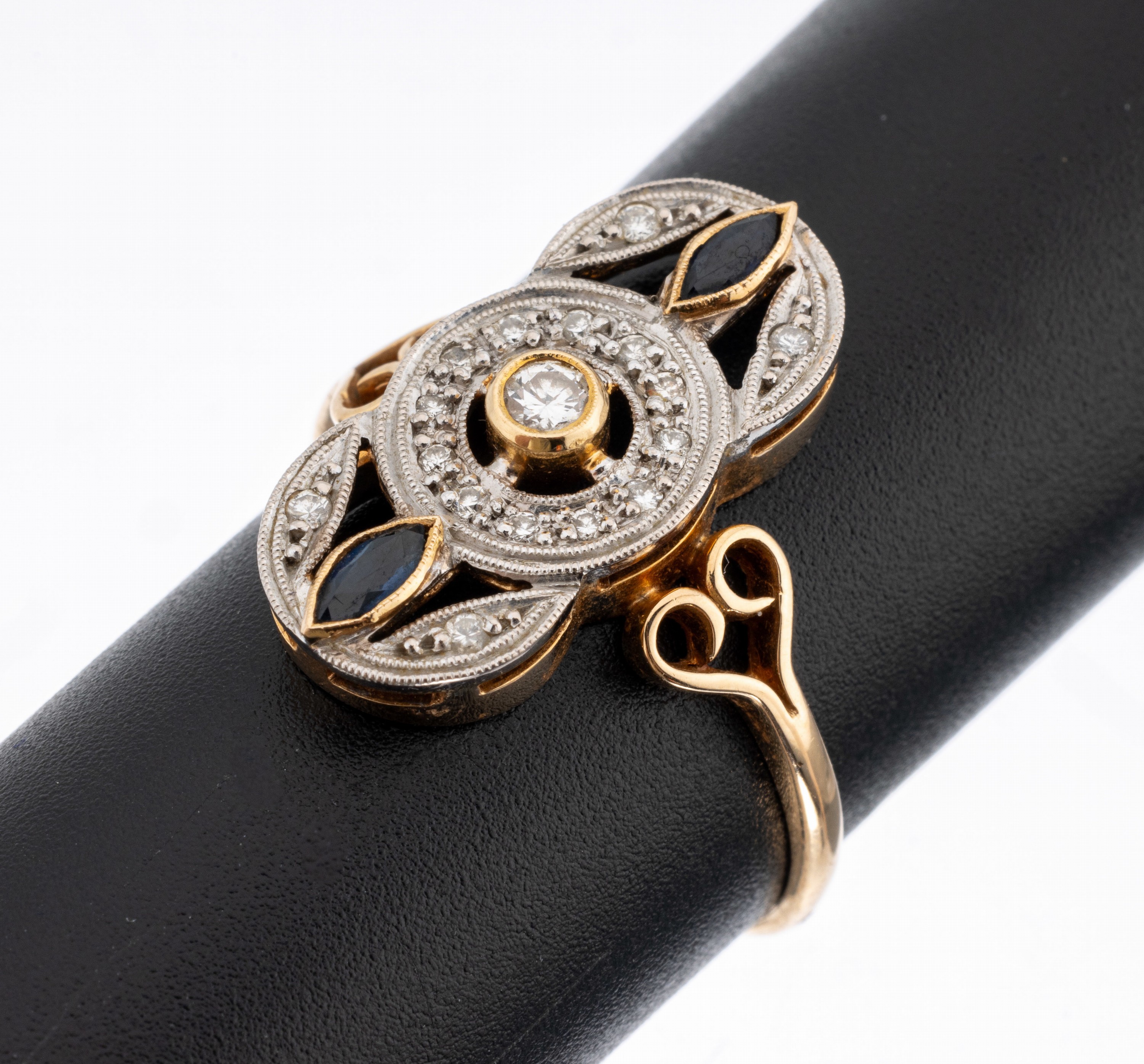 18 kt Gold Brillant-Saphir-Ring, GG/WG 750/000, 17 Brillanten zus. ca. 0.15 ct Weiß/si-p, 2 Saphir-Navettes zus. ca. 0.10 ct,ca. 4.6 g, RW 63