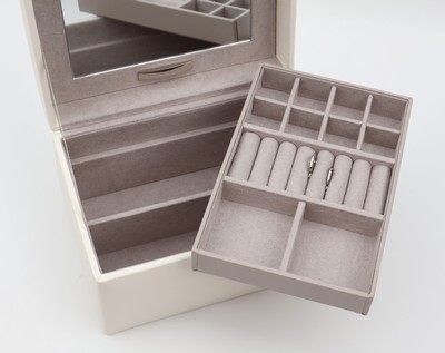 26822696b - Schmuckkoffer aus Feinsynthetik in creme, Lizard Optik, hellgraues Innenfutter, ...