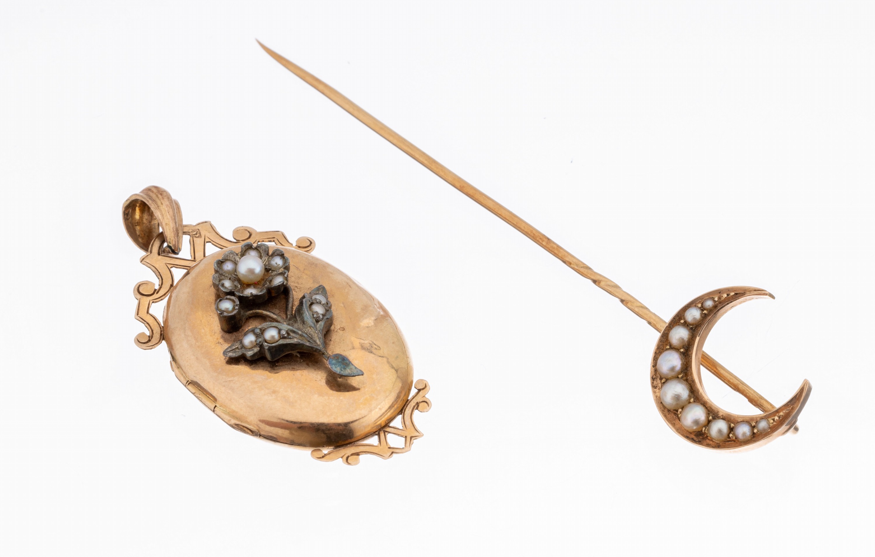 14 kt Gold Konvolut, um 1900, GG 585/000 gepr., best. aus: Anstecknadel, Kopf in Form eines Sichelmonds mit kl. Saatperlen, L. ca. 6.5 cm, und 1 ...
