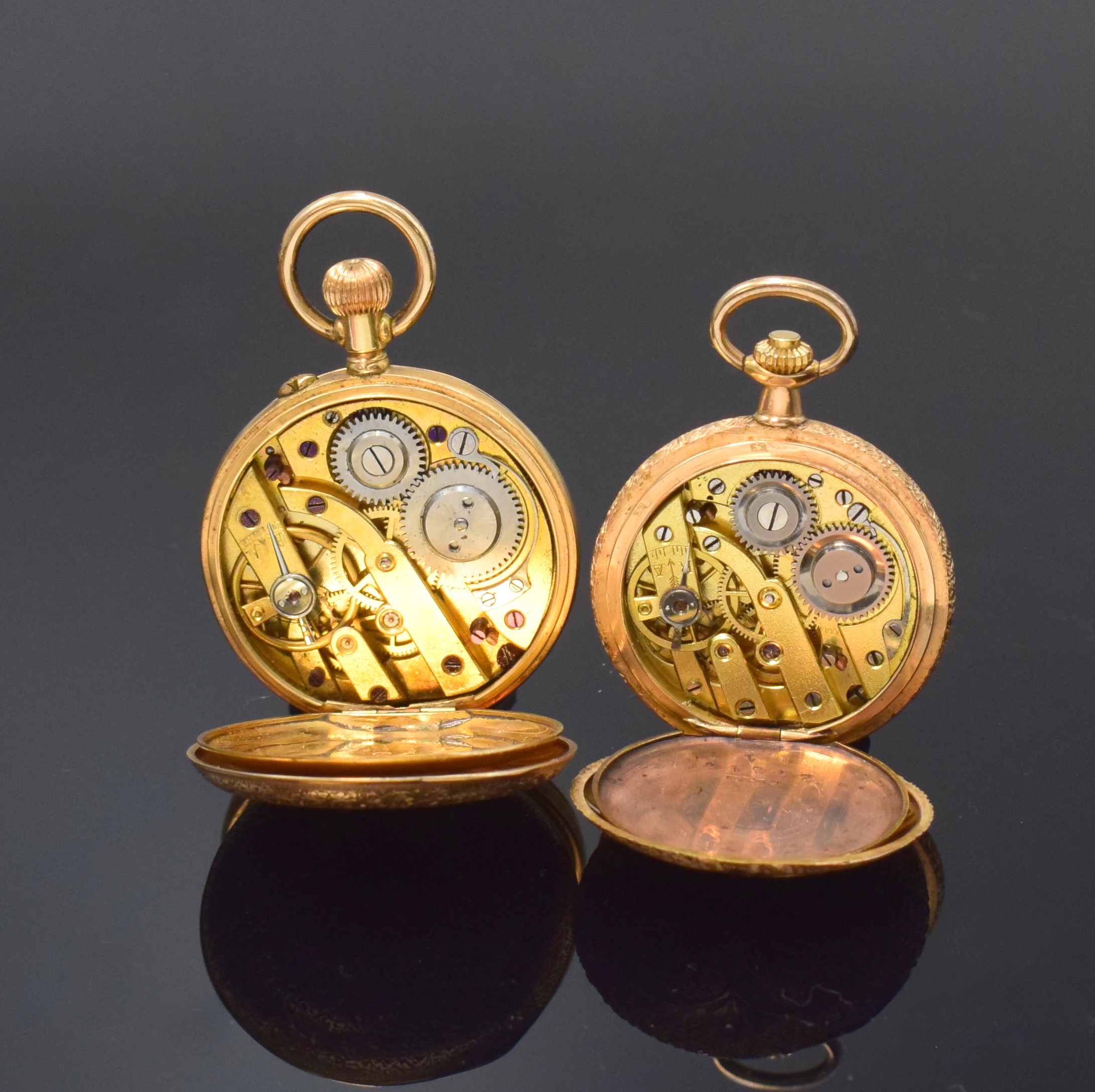 Detail f: Konvolut: 2 Damentaschenuhren in RG 585/000, Schweiz um 1900, fein grav. Geh., verg. Zylinderwerke, 1.) Halbsavonette, 3-Deckel Gold, Emailzifferbl. ...