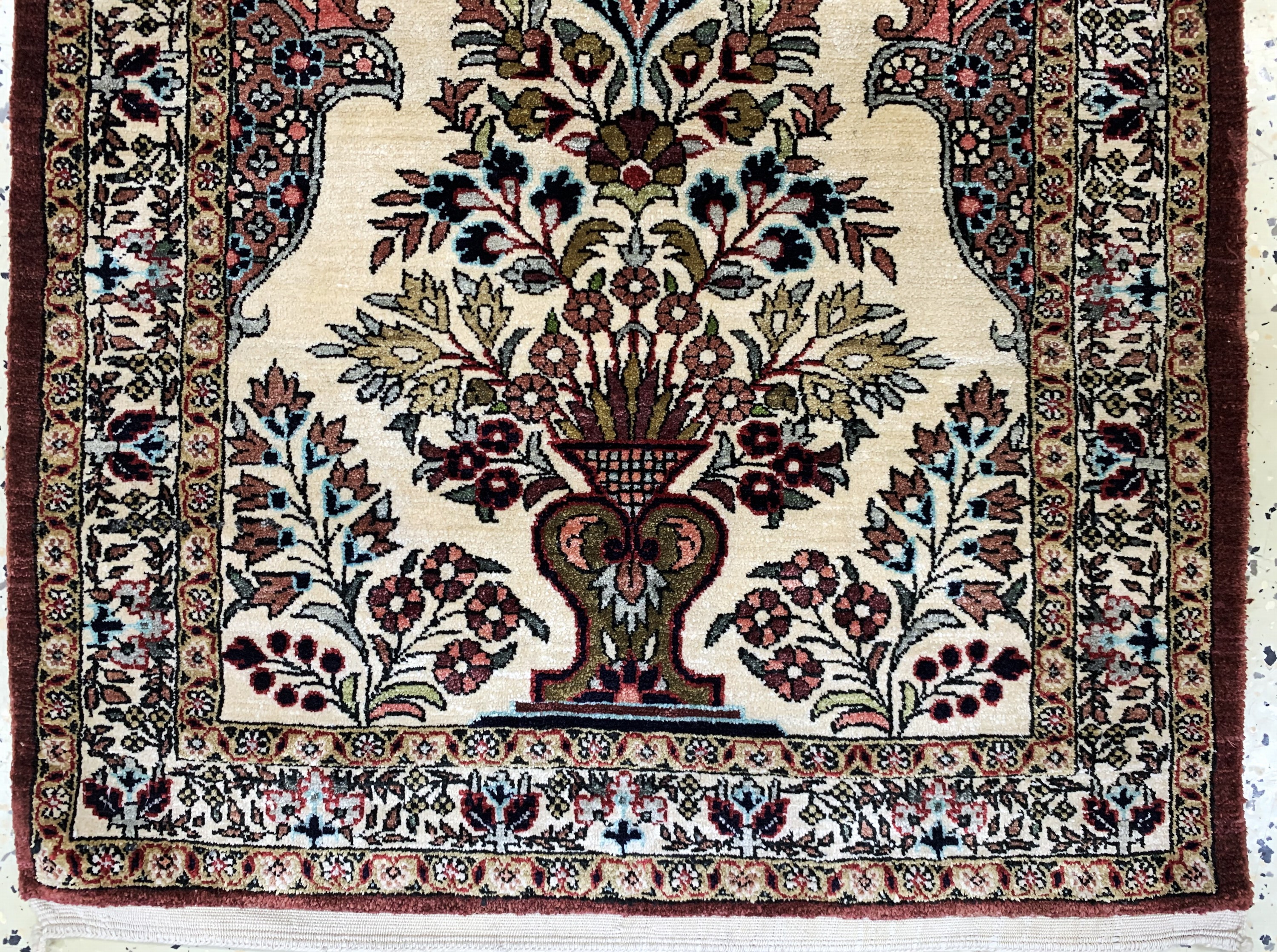 Detail b: Ghom Seide, Ägypten, Mitte 20.Jhd., reine Naturseide, ca. 80 x 60 cm, EHZ: 1-2