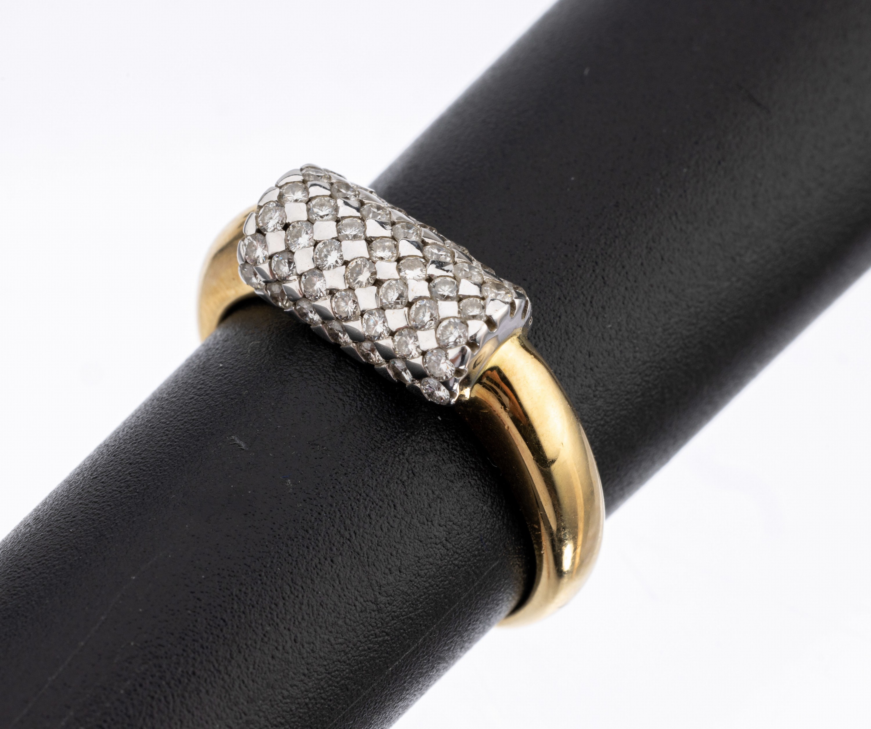18 kt Gold Brillant-Ring, GG/WG 750/000, Ringkopf WG mit 49 Brillanten zus. ca. 0.49 ct Weiss/si, RW 55, ca. 5.4 g, in Etui