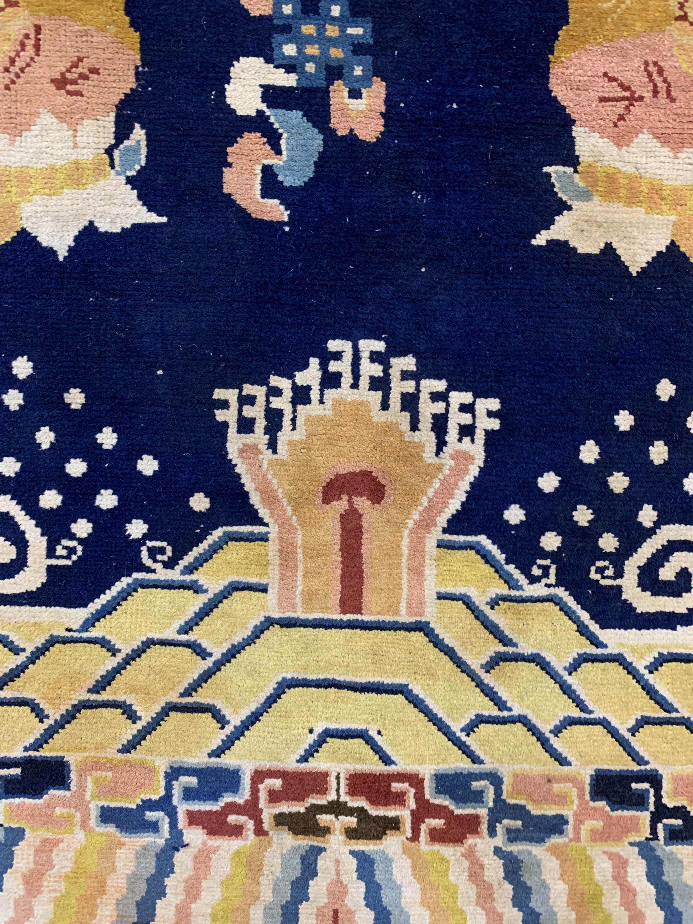 Detail f: Seltener Antiker Ning-Hsia, signiert Säulen-Tempelteppich , China, 19.Jhd, Wolle auf Baumwolle, ca. 444 x 120 cm, EHZ: 3