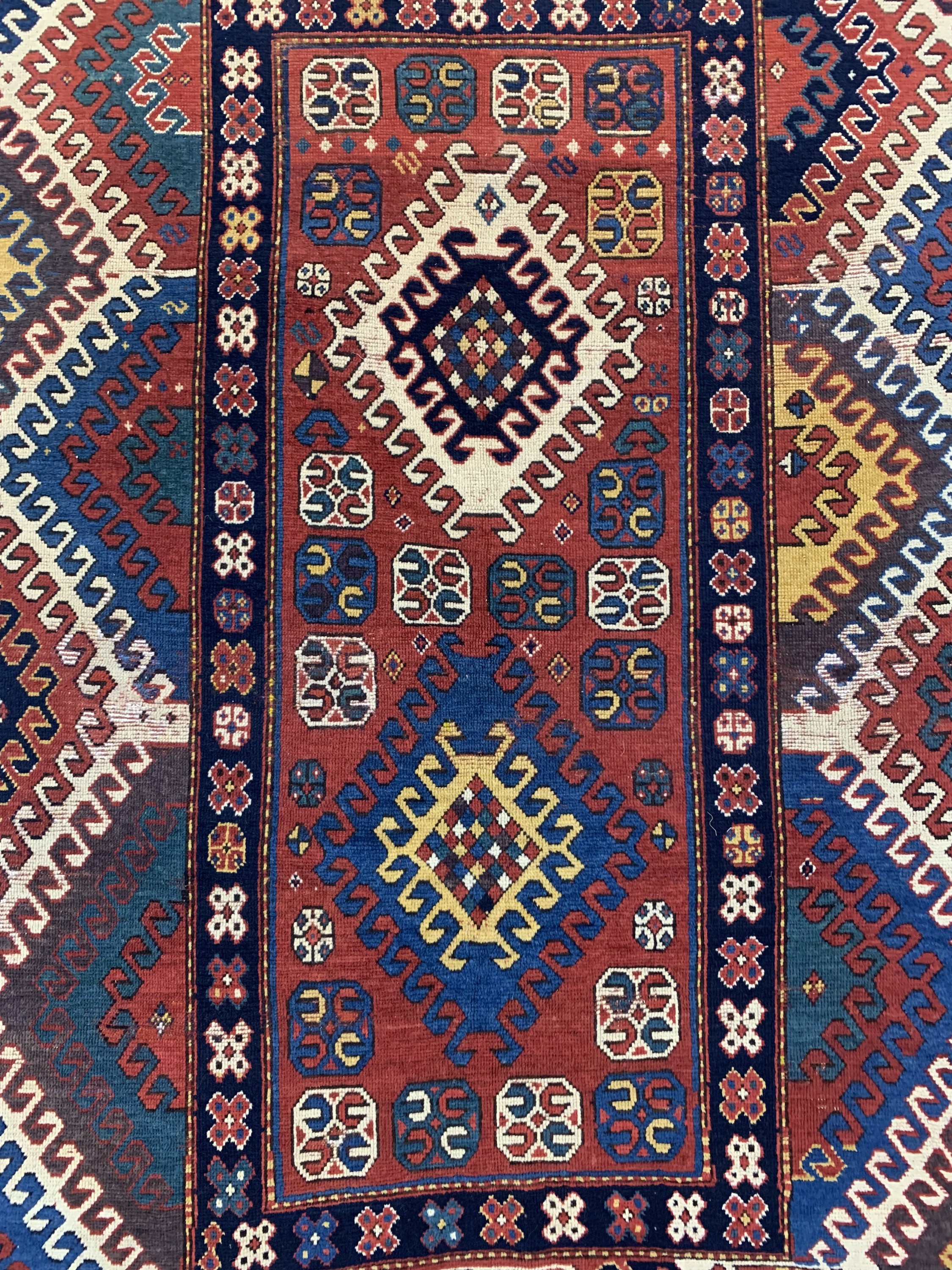 Detail c: Antiker"Bordjalou"Kazak, Kaukasus, Mitte 19.Jhd, Wolle auf Wolle, ca. 202 x 146 cm, EHZ: 2-3