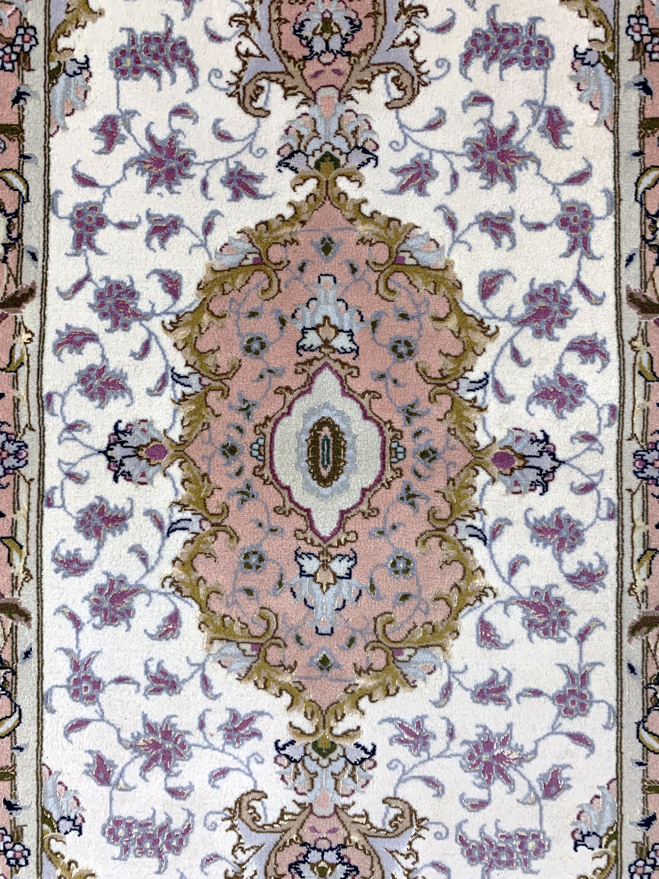 Detail b: Täbriz fein(50 Raj), Persien, Ende 20.Jhd, Korkwolle mit Seide, ca. 160 x 76 cm, ca. 500.000 Kn/qm, EHZ: 2