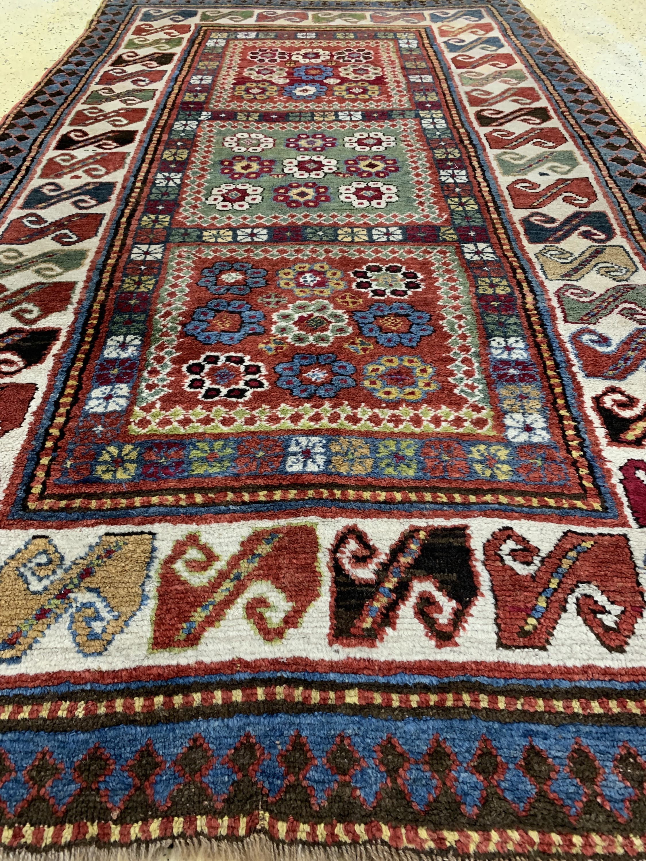 Detail f: Seltener Tschelaberd Kazak antik, Kaukasus,19.Jhd, Wolle auf Wolle, ca. 222 x 135 cm, EHZ: 2