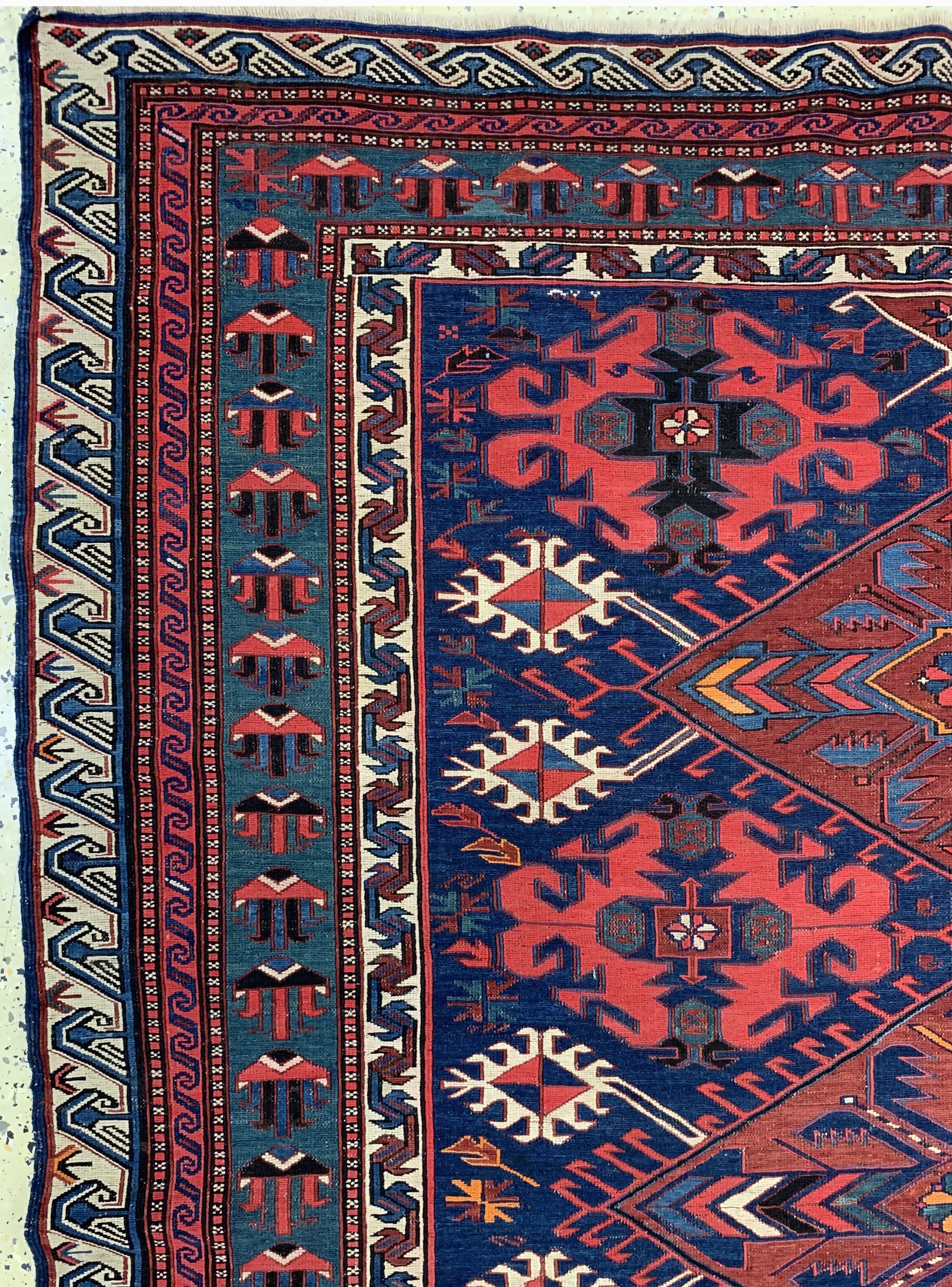 Detail d: Antiker Sumakh, Kaukasus, um 1900, Wolle auf Wolle, ca. 380 x 169 cm, EHZ: 1-2