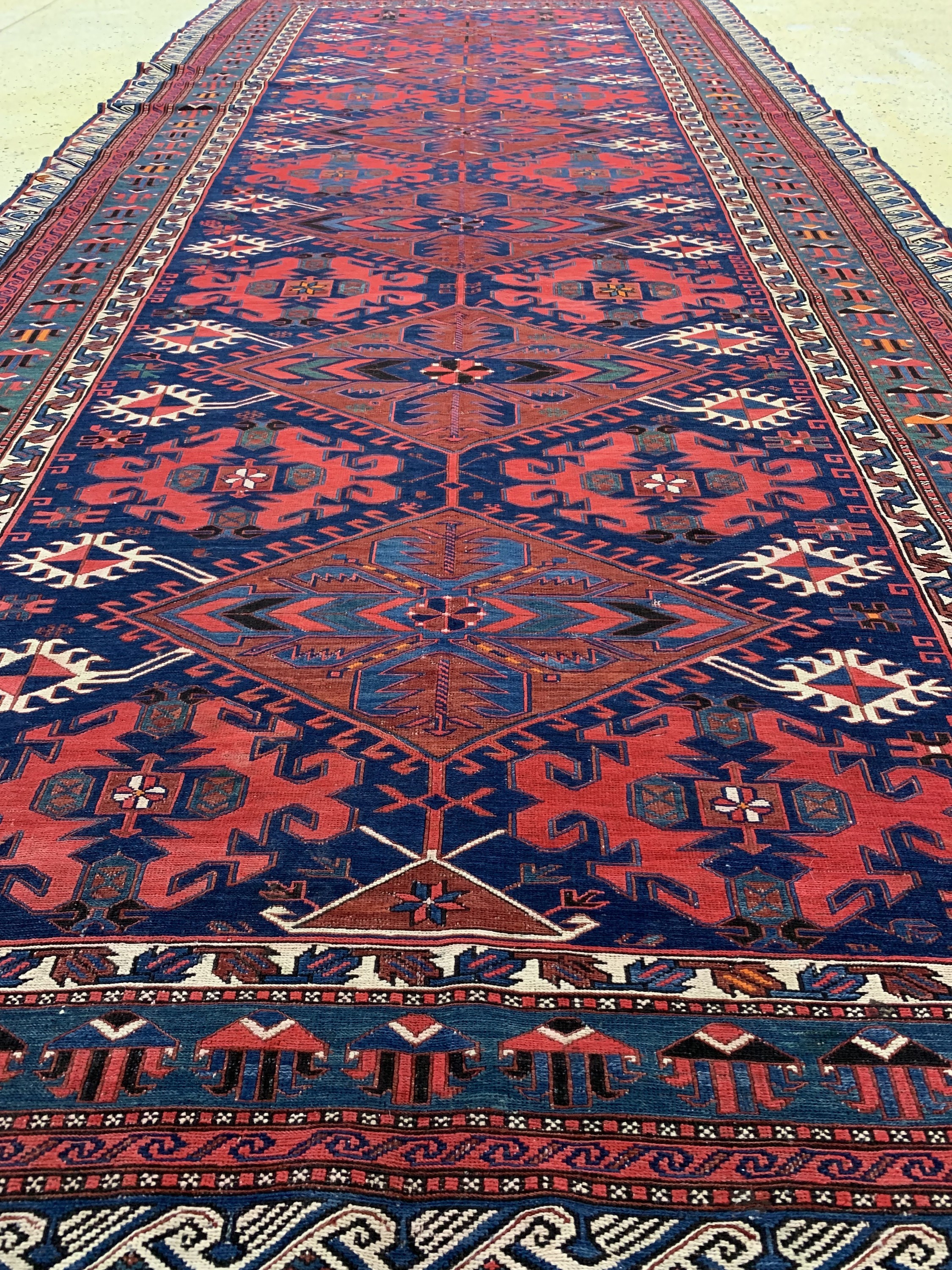 Detail f: Antiker Sumakh, Kaukasus, um 1900, Wolle auf Wolle, ca. 380 x 169 cm, EHZ: 1-2