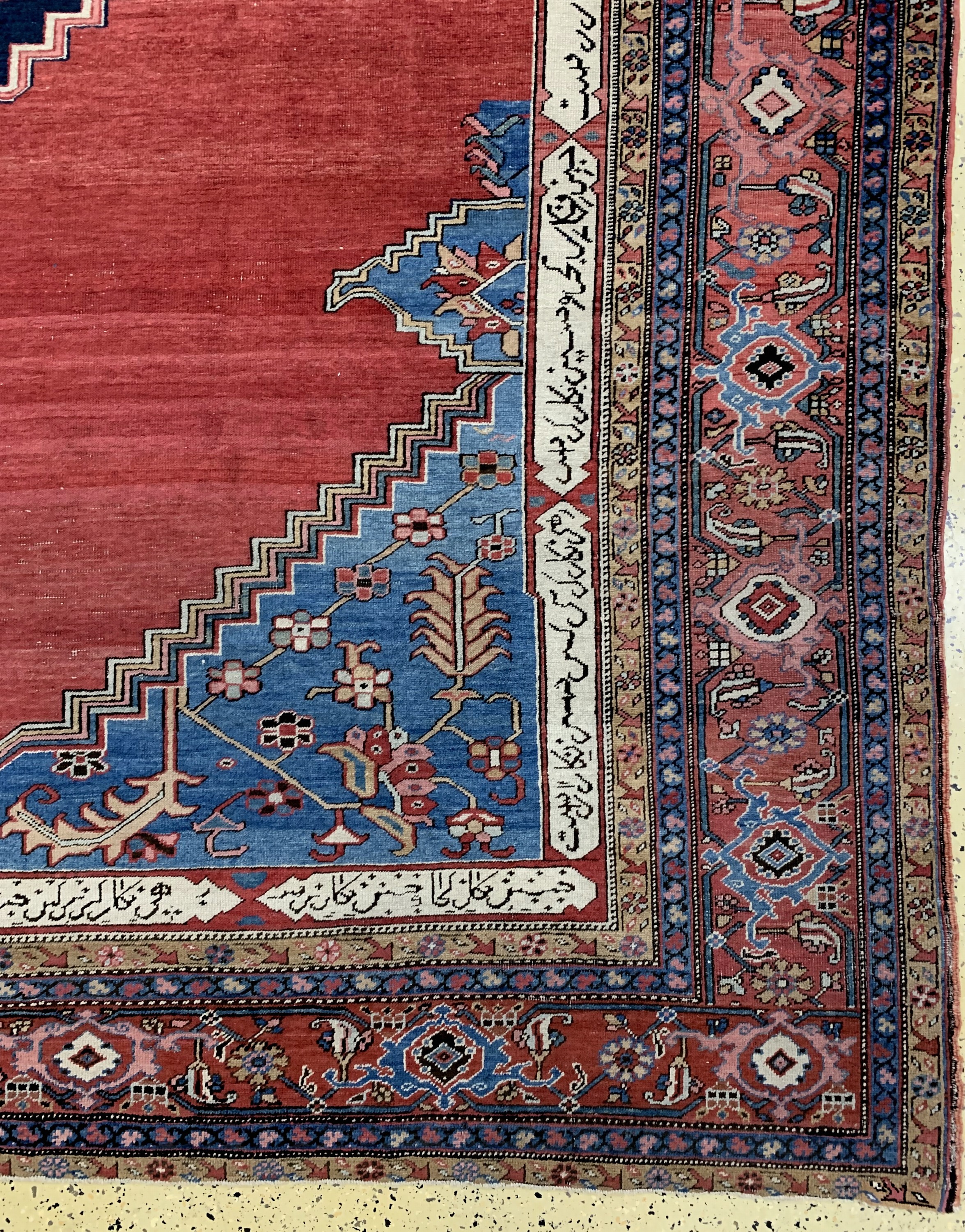 Detail a: Seltener antiker Heriz, Persien, 19.Jhd, Wolle auf Baumwolle, ca. 444 x 284 cm, EHZ: 3,Innenfeld von Kartuschen mit Inschrift umrandet. Siehe HALI ...