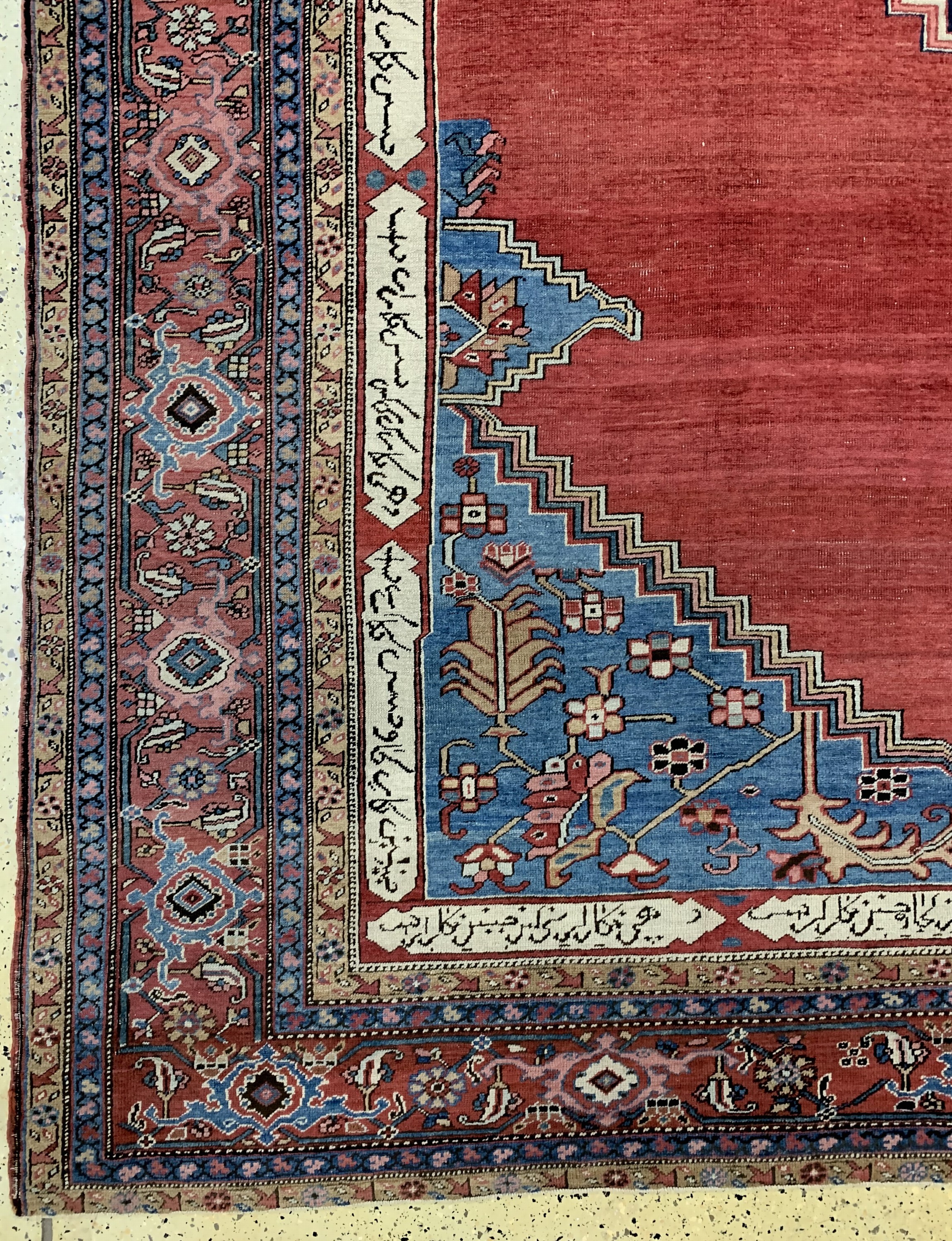 Detail b: Seltener antiker Heriz, Persien, 19.Jhd, Wolle auf Baumwolle, ca. 444 x 284 cm, EHZ: 3,Innenfeld von Kartuschen mit Inschrift umrandet. Siehe HALI ...