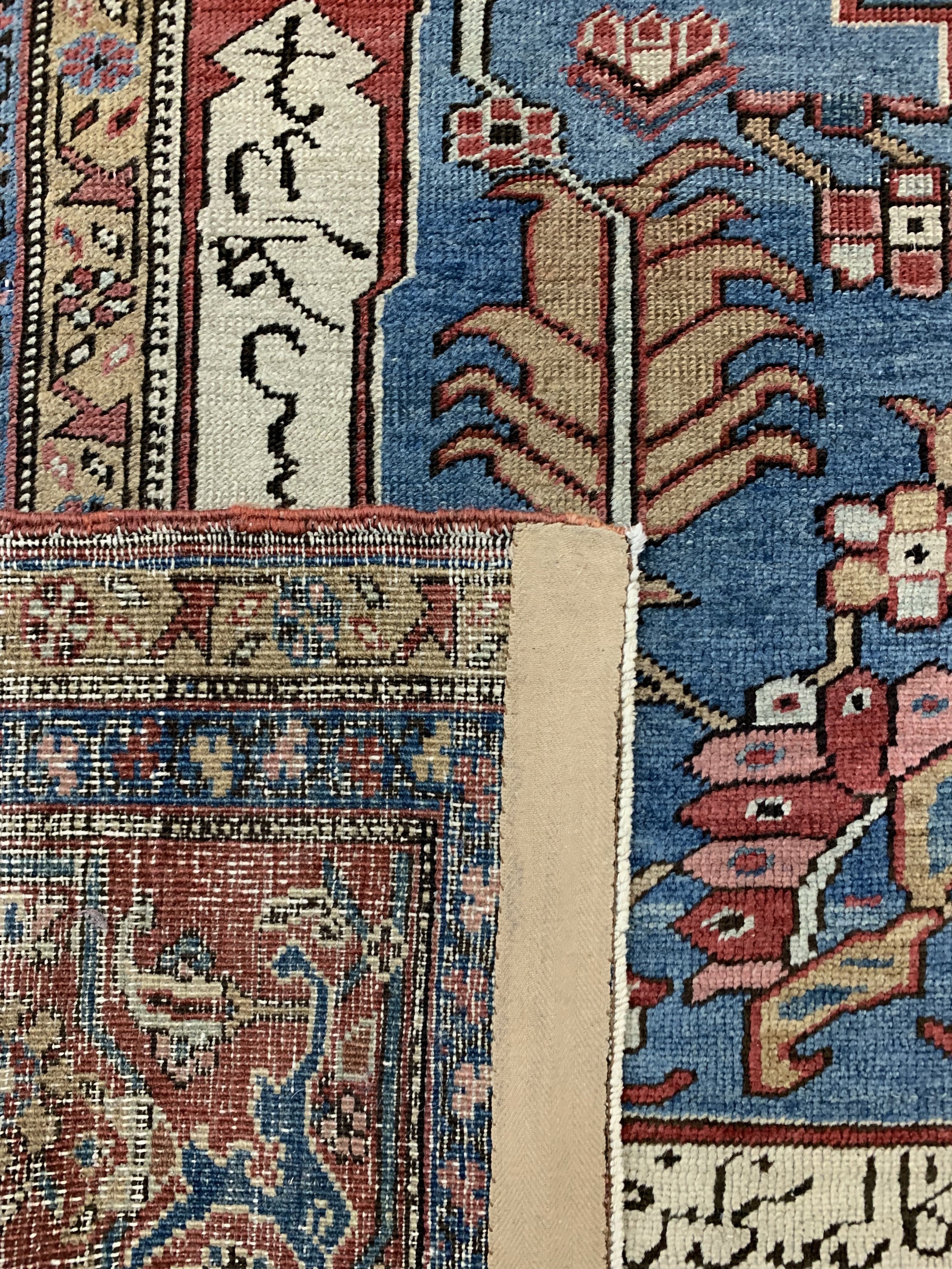 Detail k: Seltener antiker Heriz, Persien, 19.Jhd, Wolle auf Baumwolle, ca. 444 x 284 cm, EHZ: 3,Innenfeld von Kartuschen mit Inschrift umrandet. Siehe HALI ...