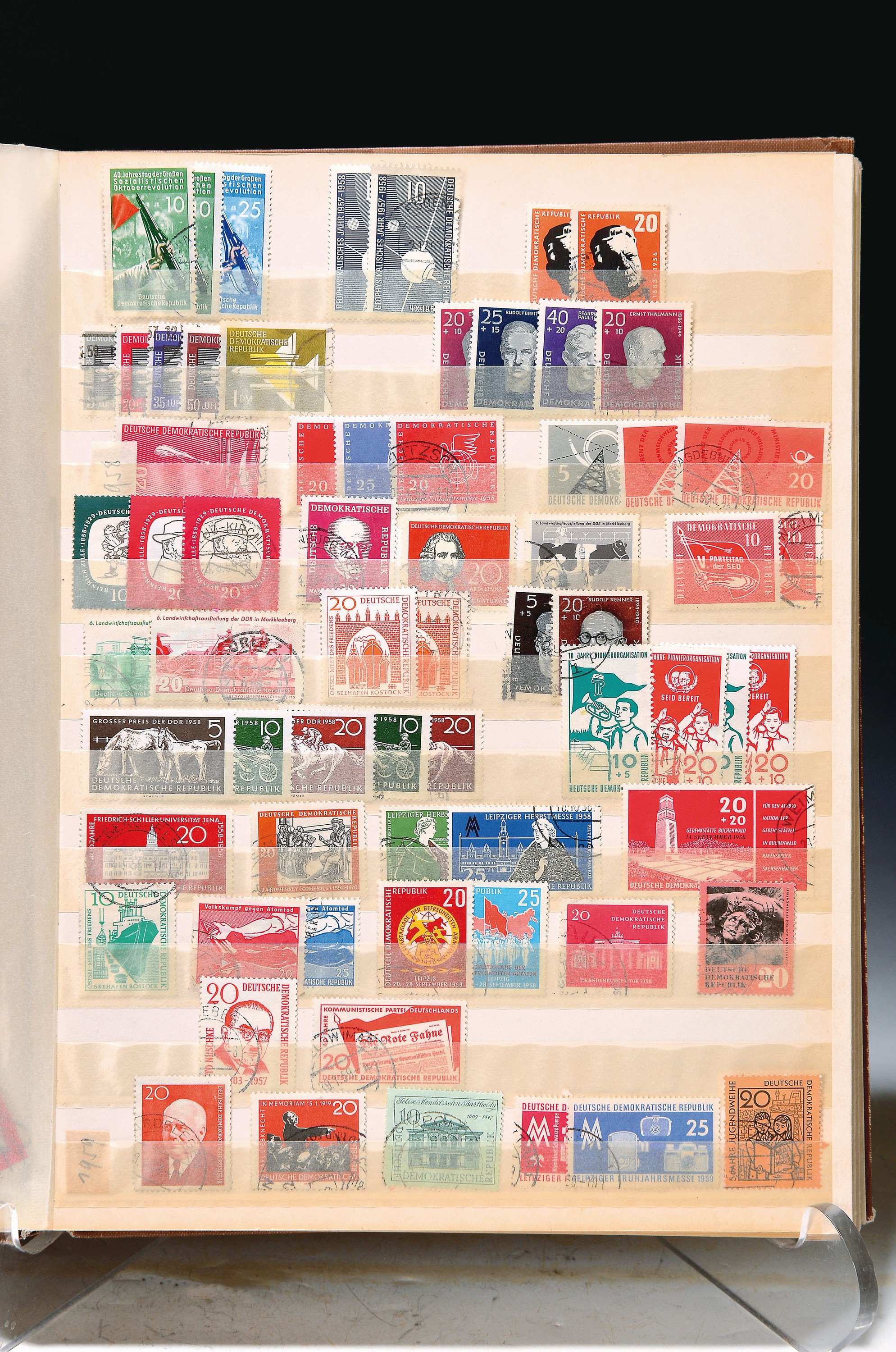 Briefmarkensammlung, Sowjetische Besatzungszone, ungestempelt und mit Falz, mit Bl. 2t (kl. Stockfleck, Bug oben rechte Ecke), 2x Bl. 4 ungestempelt, ...