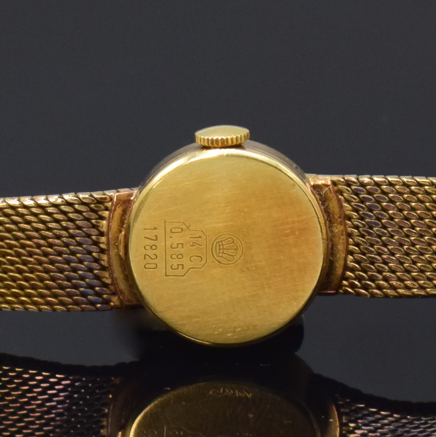 Detail c: EBEL Damenarmbanduhr in GG 585/000, Schweiz um 1965, Handaufzug, 2-tlg. Geh., Boden aufgedr., anges. Milanaiseband, silb. Zifferbl. pat., gold. ...