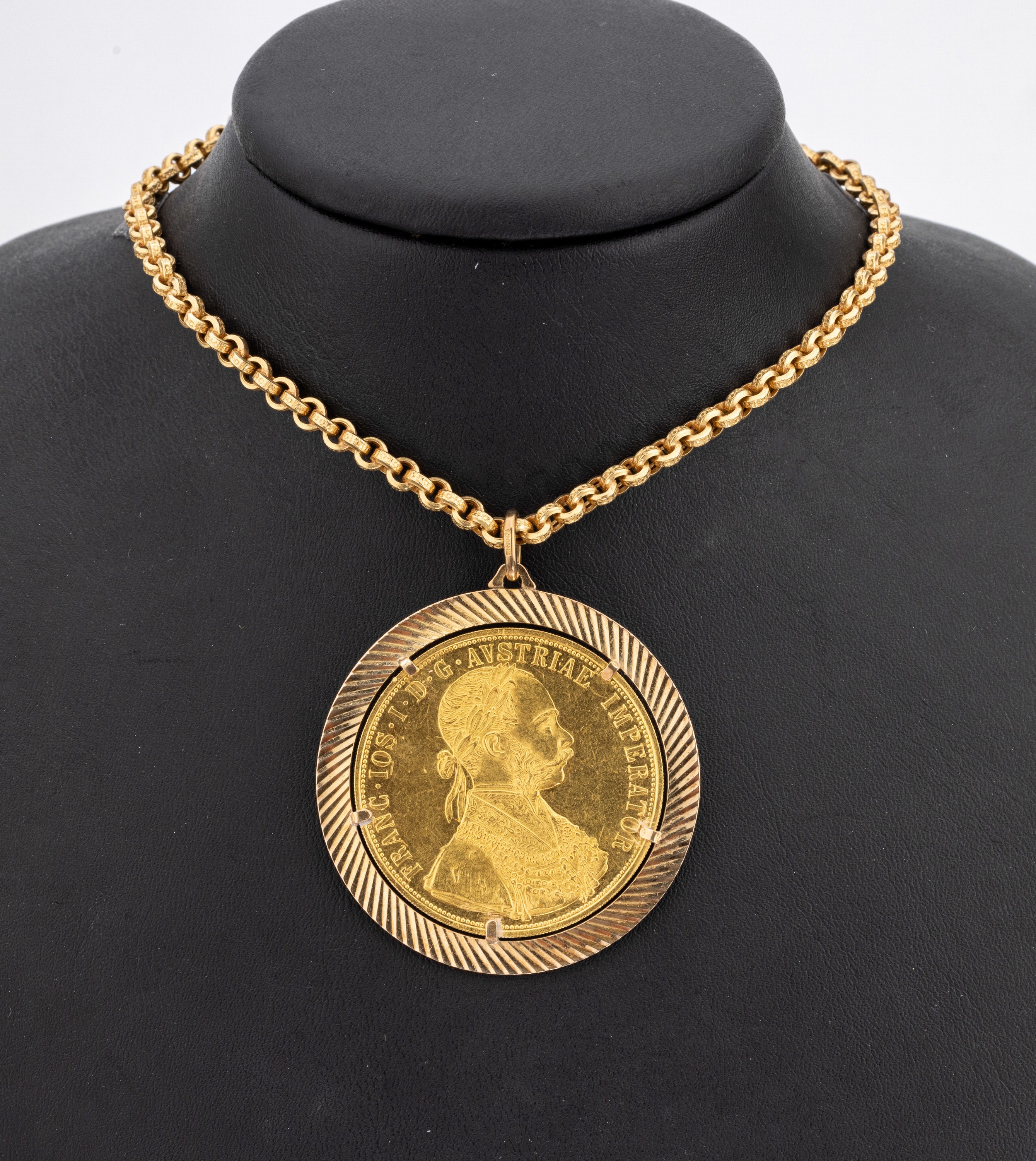18 kt Gold Münz-Anhänger, GG 750/000, lose gefasste Goldmünze, 4 Dukaten, Österreich- Ungarn, 1915 offizielle Nachprägung, Rahmung schlicht mit ...