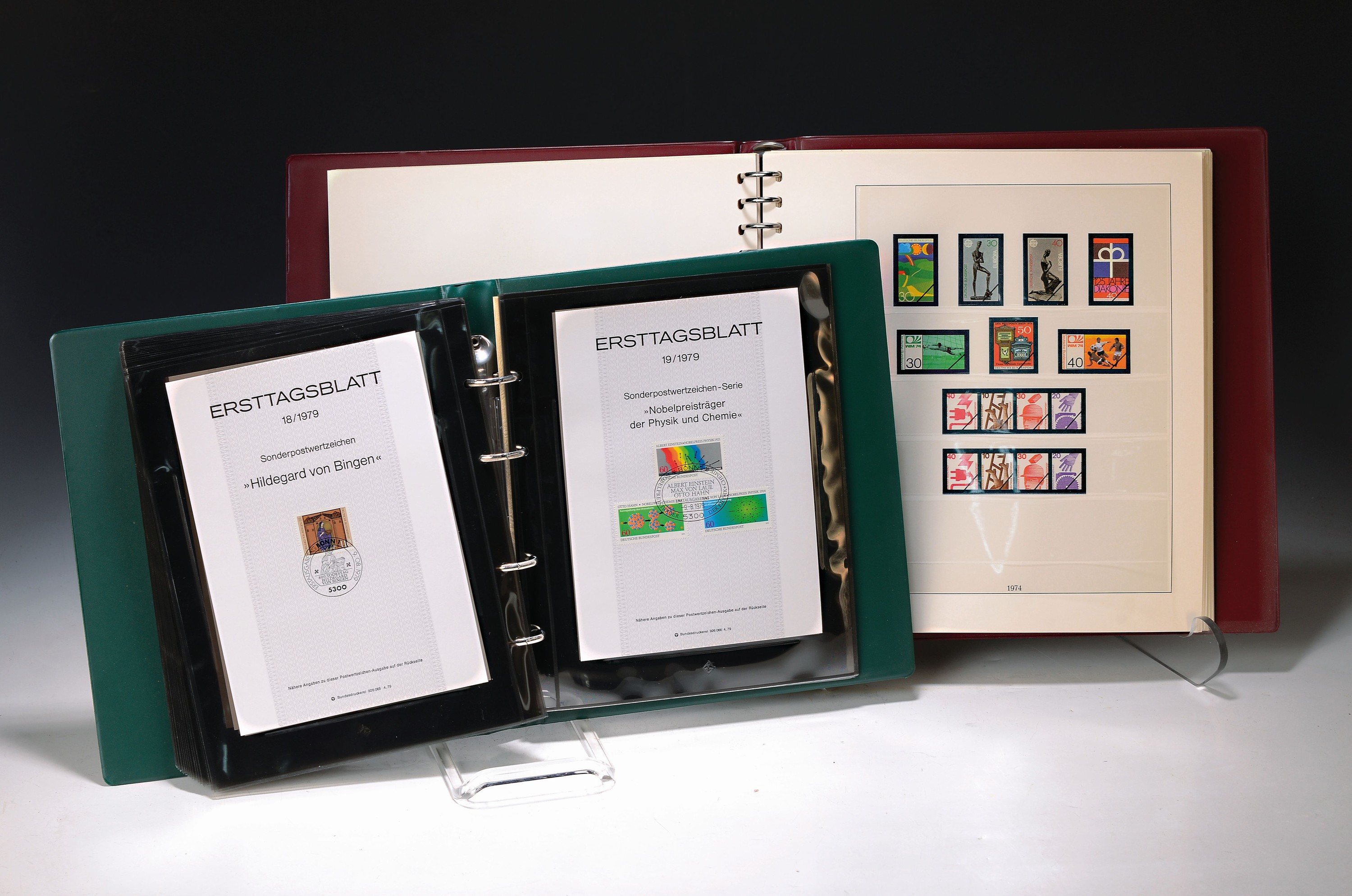 Umfangreiche Sammlung Briefmarken, Bund 1972 bis 1979, überwiegend ungestempelt, viele Jahrbücher und Jahressammlungen mit Ersttagsstempeln, Alben ...