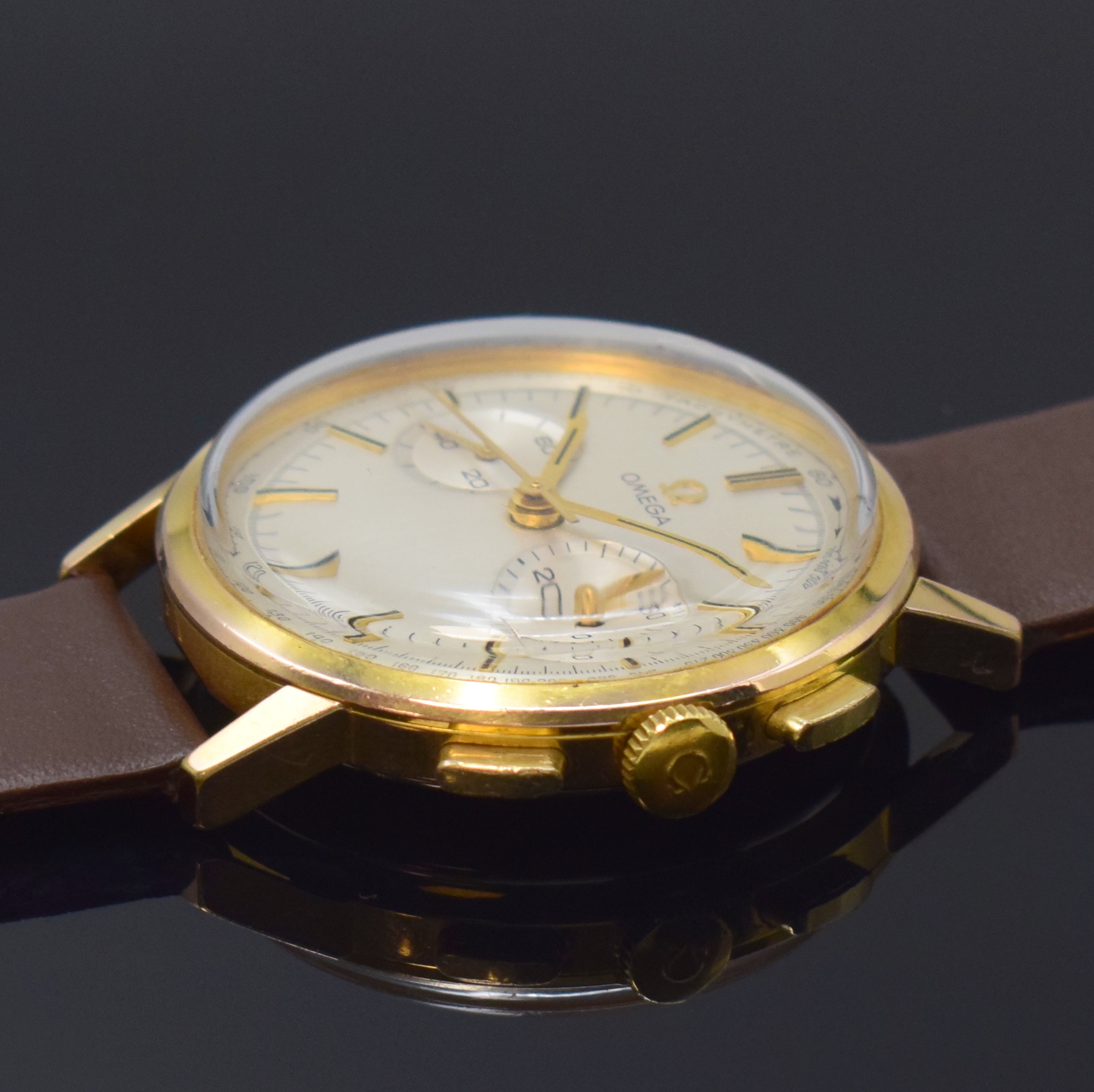 Detail b: OMEGA Schaltradchronograph Referenz 101.009- 63, Schweiz um 1965, Handaufzug, verg. Gehäuse m. aufgedr. Stahlboden, orig. Duoton- Zifferbl., aufges. ...