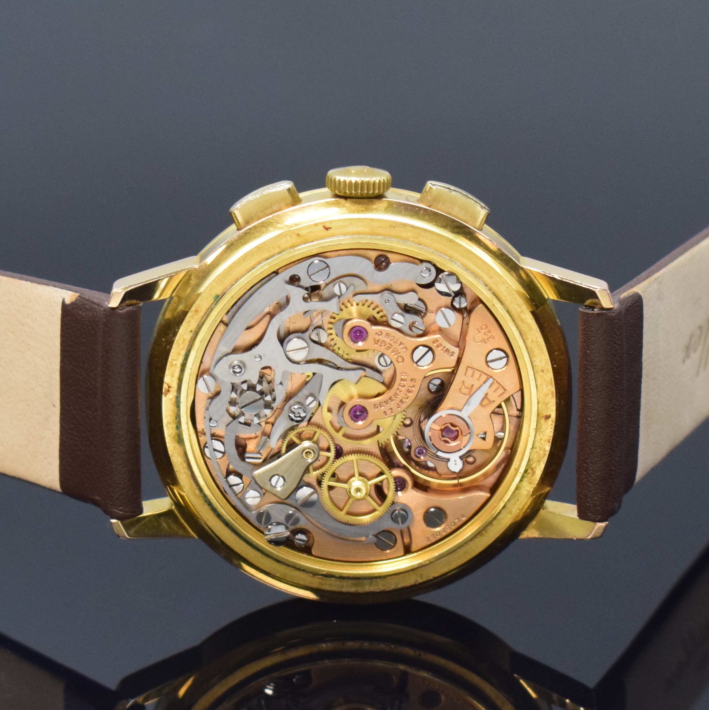 Detail d: OMEGA Schaltradchronograph Referenz 101.009- 63, Schweiz um 1965, Handaufzug, verg. Gehäuse m. aufgedr. Stahlboden, orig. Duoton- Zifferbl., aufges. ...
