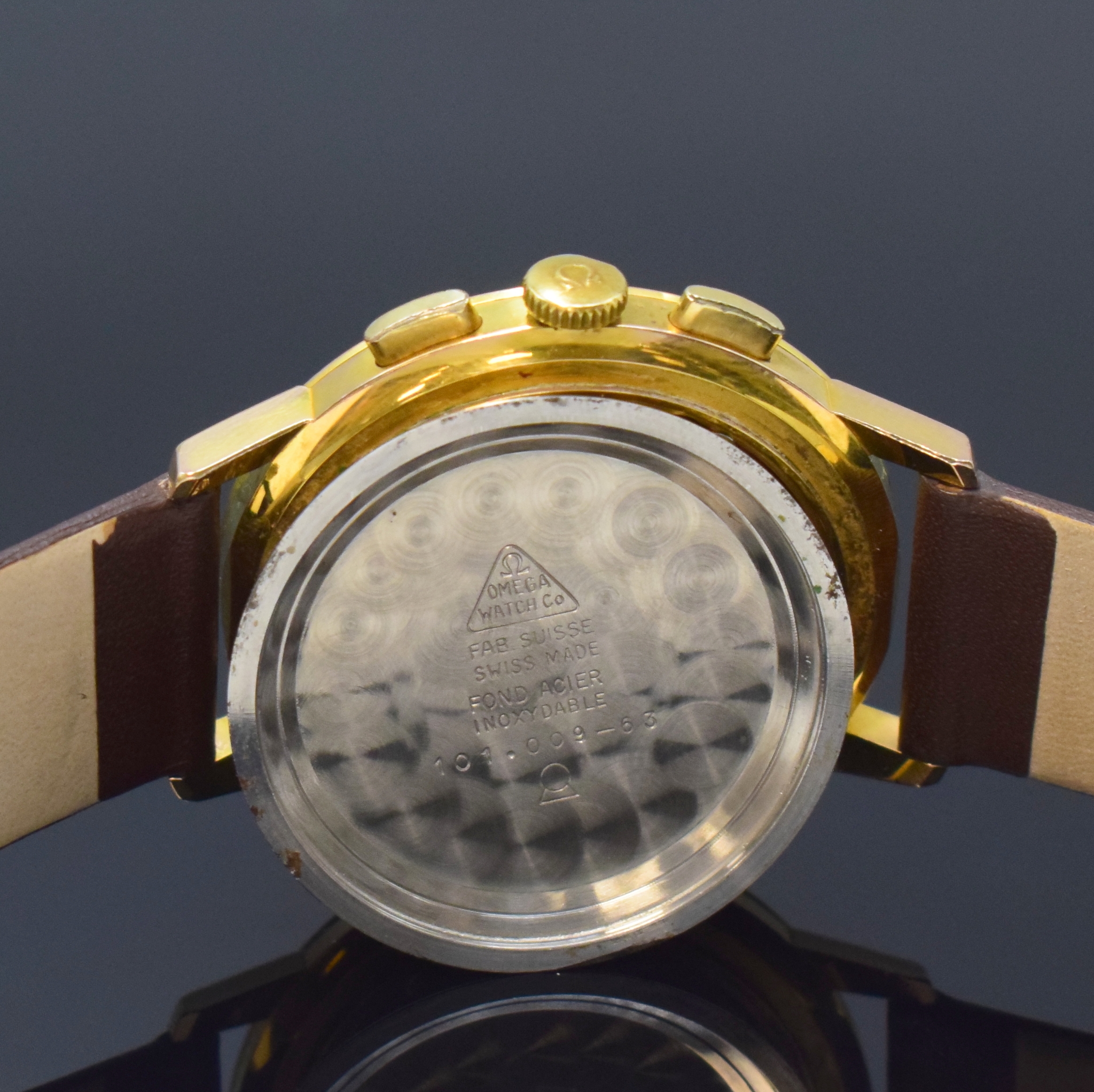 Detail e: OMEGA Schaltradchronograph Referenz 101.009- 63, Schweiz um 1965, Handaufzug, verg. Gehäuse m. aufgedr. Stahlboden, orig. Duoton- Zifferbl., aufges. ...