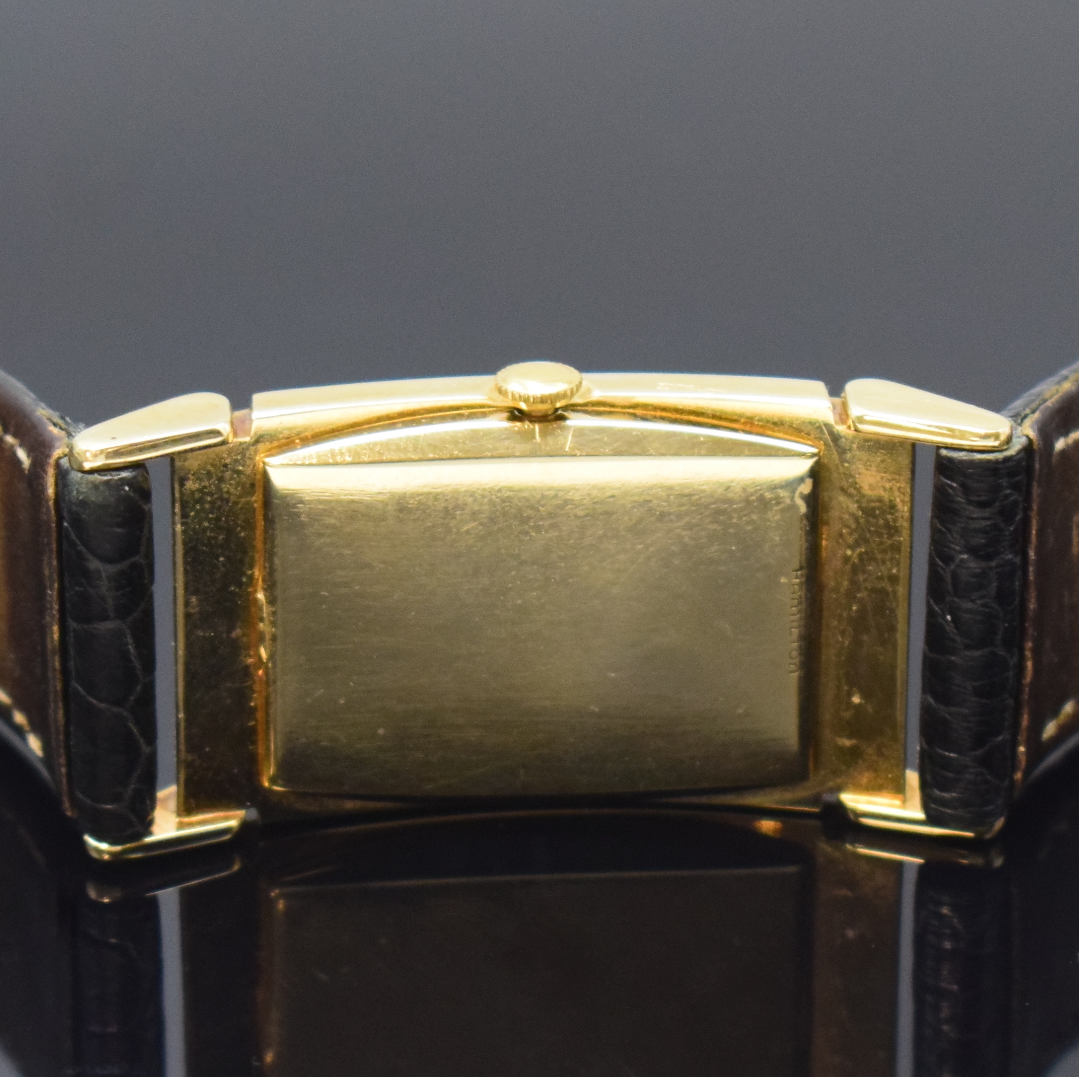 Detail c: HAMILTON rechteckige Armbanduhr in GG 585/000, USA um 1940, Handaufzug, 2-tlg. Geh. m. ausgefallenen Bandanstössen, Boden aufgedr., silb. Zifferbl. ...