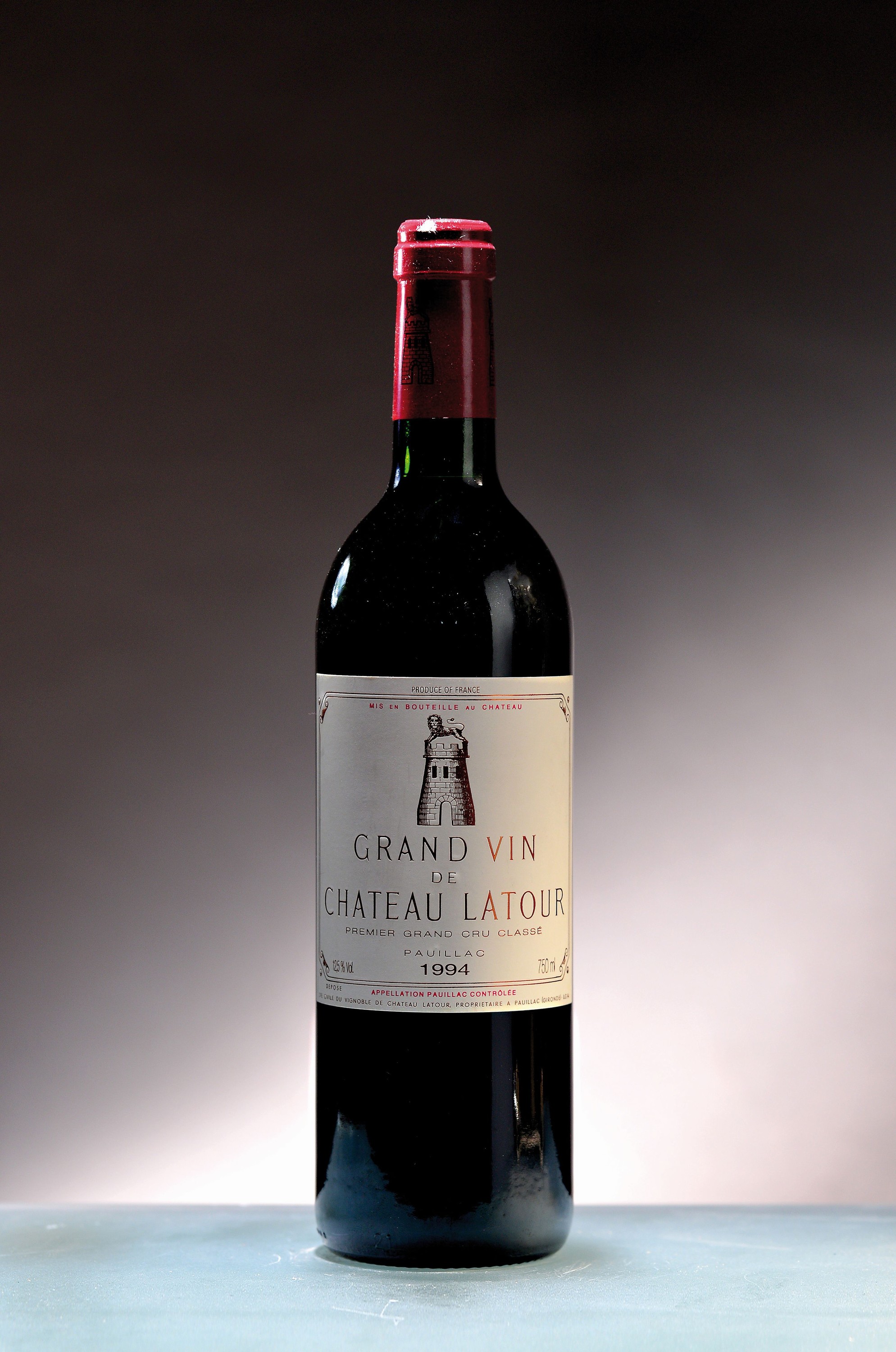 1 Flasche 1994 Chateau Latour, Pauillac, Premier Grand Cru Classe, ca. 75cl, 12,5%Vol.,into Neck