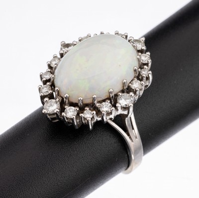 Image 14 kt Gold Brillant-Opal-Ring, WG 585/000, 16 Brillanten zus. ca. 1.0 ct Weiß/p1, ...