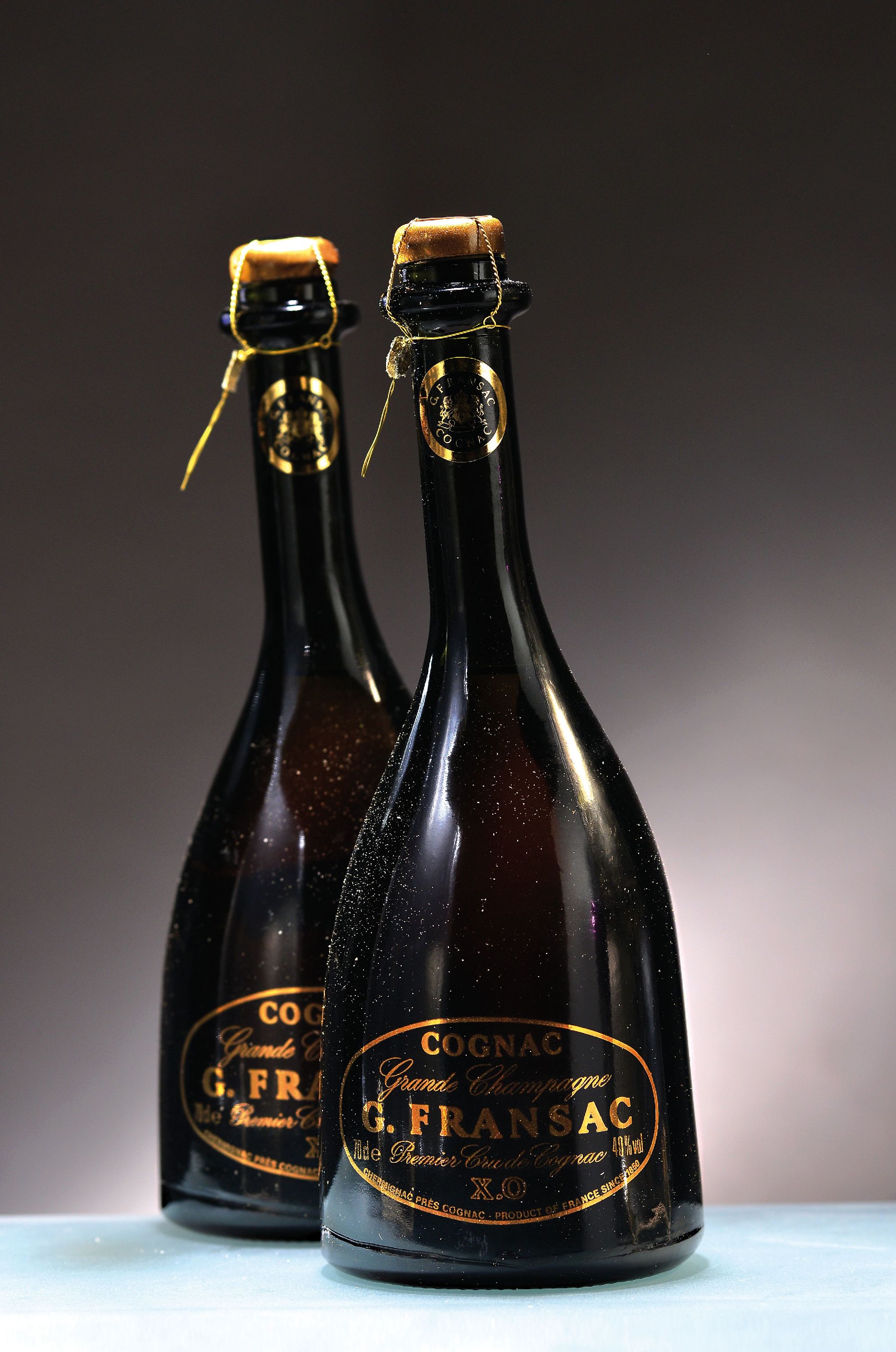 2 Flaschen Cognac G. Fransac X.O., Grande Champagne, je ca. 70 cl, 40%Vol., in orig. Holzkisten