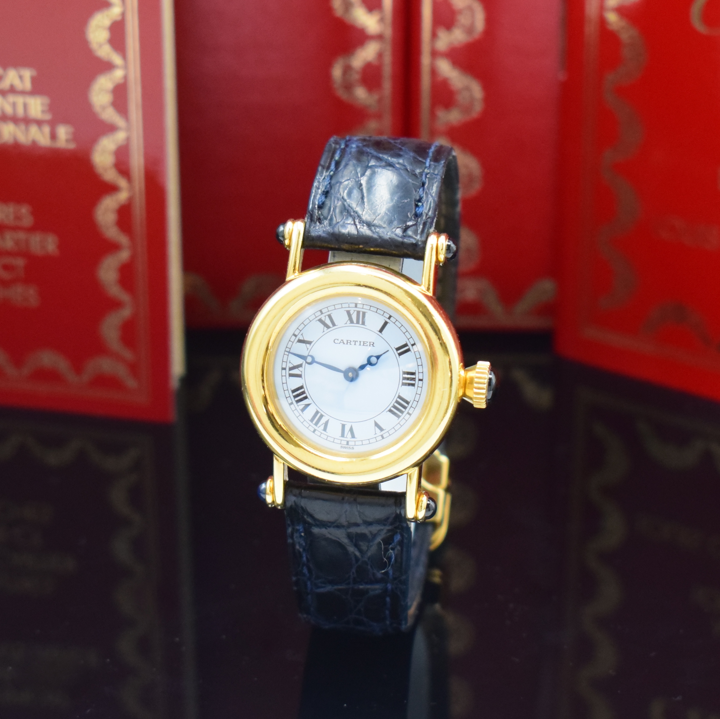 CARTIER Diabolo Damenarmbanduhr in GG 750/000 Referenz 1440 0, quarz, Boden 6-fach verschr., orig. Lederband zu ers., orig. GG 750/000 Faltschl., ...