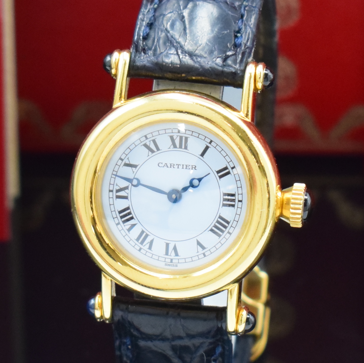 Detail a: CARTIER Diabolo Damenarmbanduhr in GG 750/000 Referenz 1440 0, quarz, Boden 6-fach verschr., orig. Lederband zu ers., orig. GG 750/000 Faltschl., ...