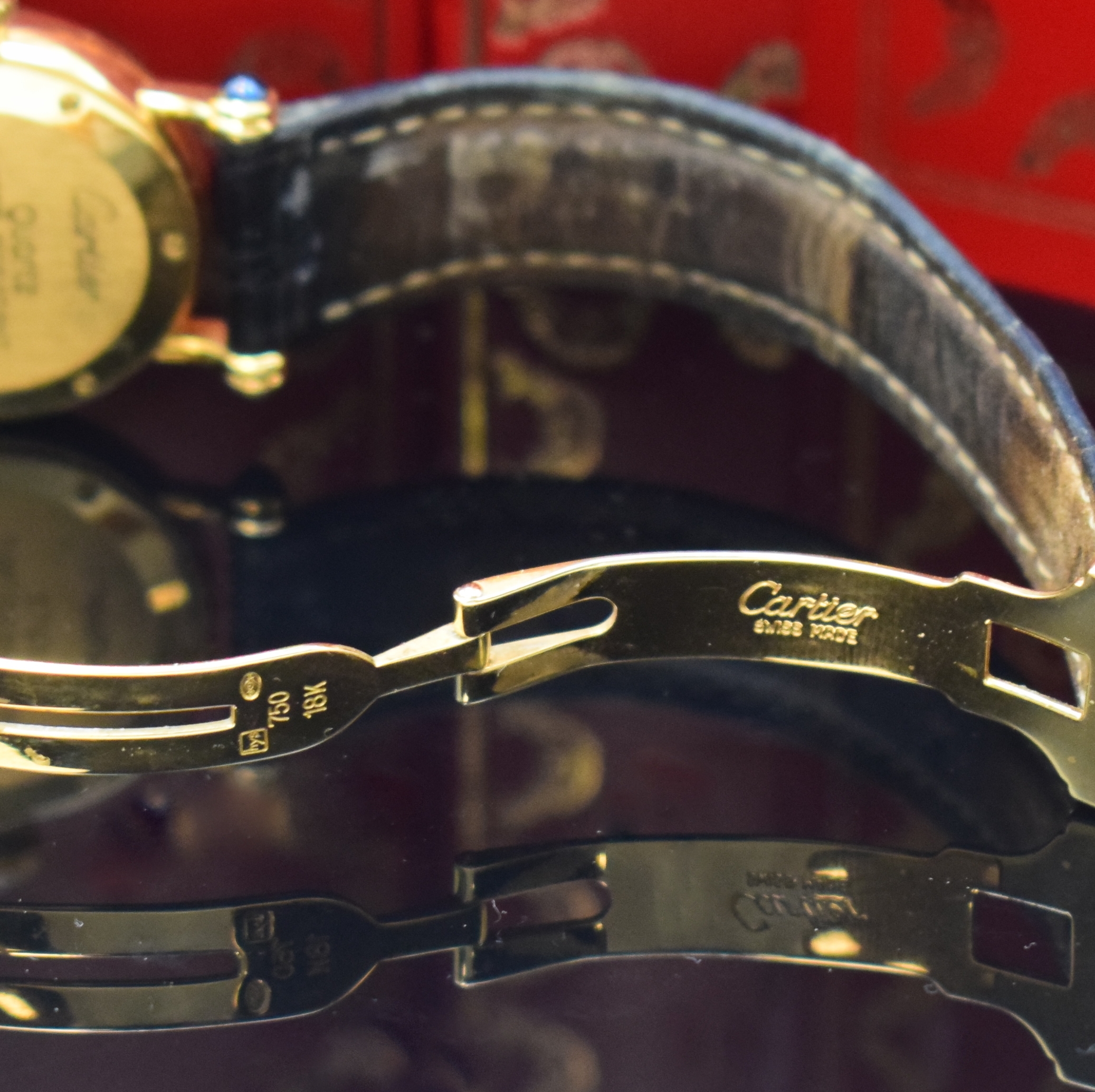 Detail b: CARTIER Diabolo Damenarmbanduhr in GG 750/000 Referenz 1440 0, quarz, Boden 6-fach verschr., orig. Lederband zu ers., orig. GG 750/000 Faltschl., ...