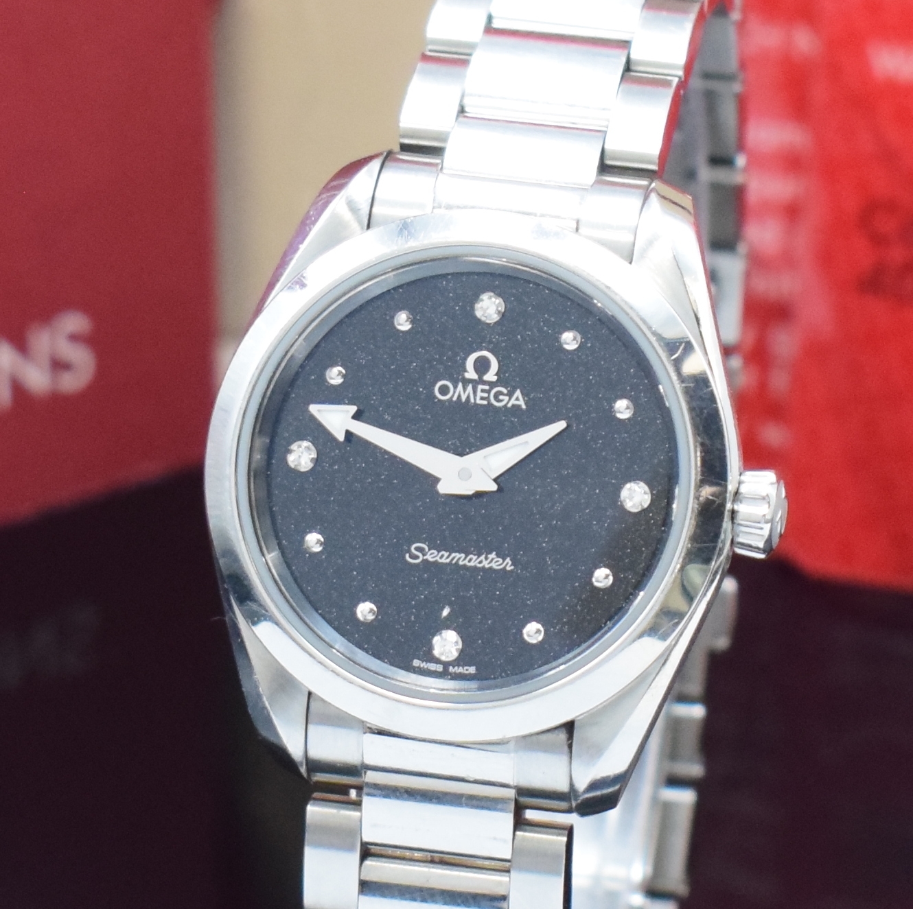 Detail a: OMEGA Aqua Terra Damenarmbanduhr Referenz 220.10.28.60.51.001, quarz, Edelstahlgeh. inkl. Gliederband m. Faltschl., Boden verschr., ab Herst. ...