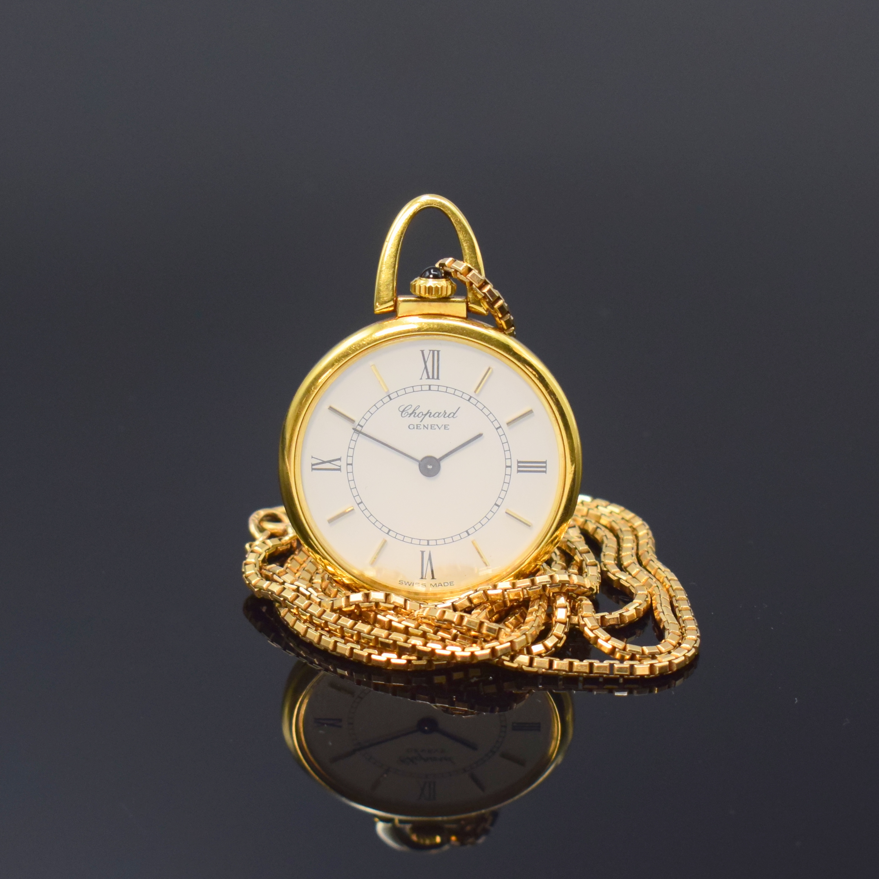 CHOPARD Damentaschenuhr in GG 750/000 Referenz 3033 an neutraler Goldkette in RoseG 750/000, Schweiz um 1980, Handaufzug, 2-tlg. Geh., Lünette ...