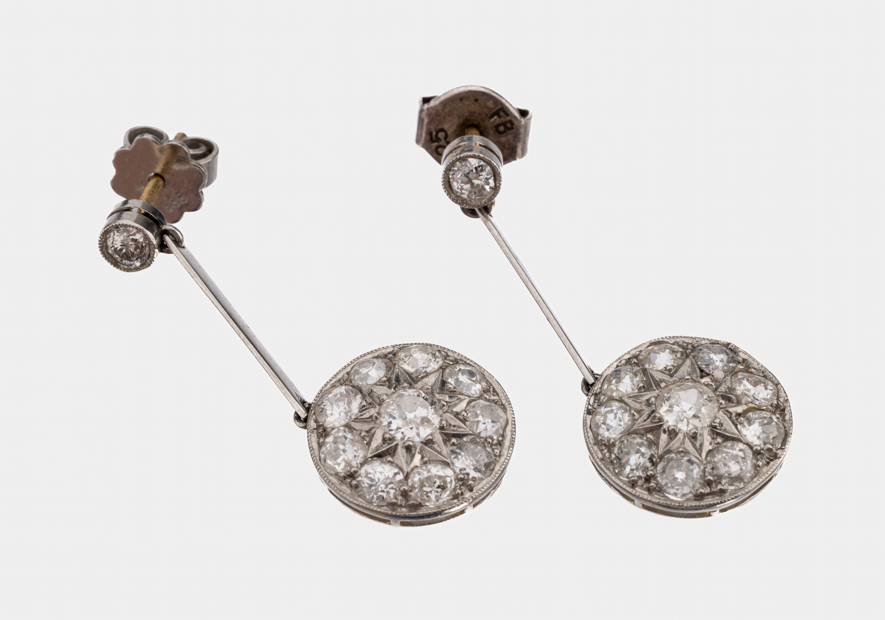 Paar 14 kt Gold Diamant-Ohrringe, um 1930, WG 585/000 gepr., länglich bewegl., 22 Altschliffdiamanten zus. ca. 2.40 ct Weiß-l.get.Weiß/p, L. ca. ...