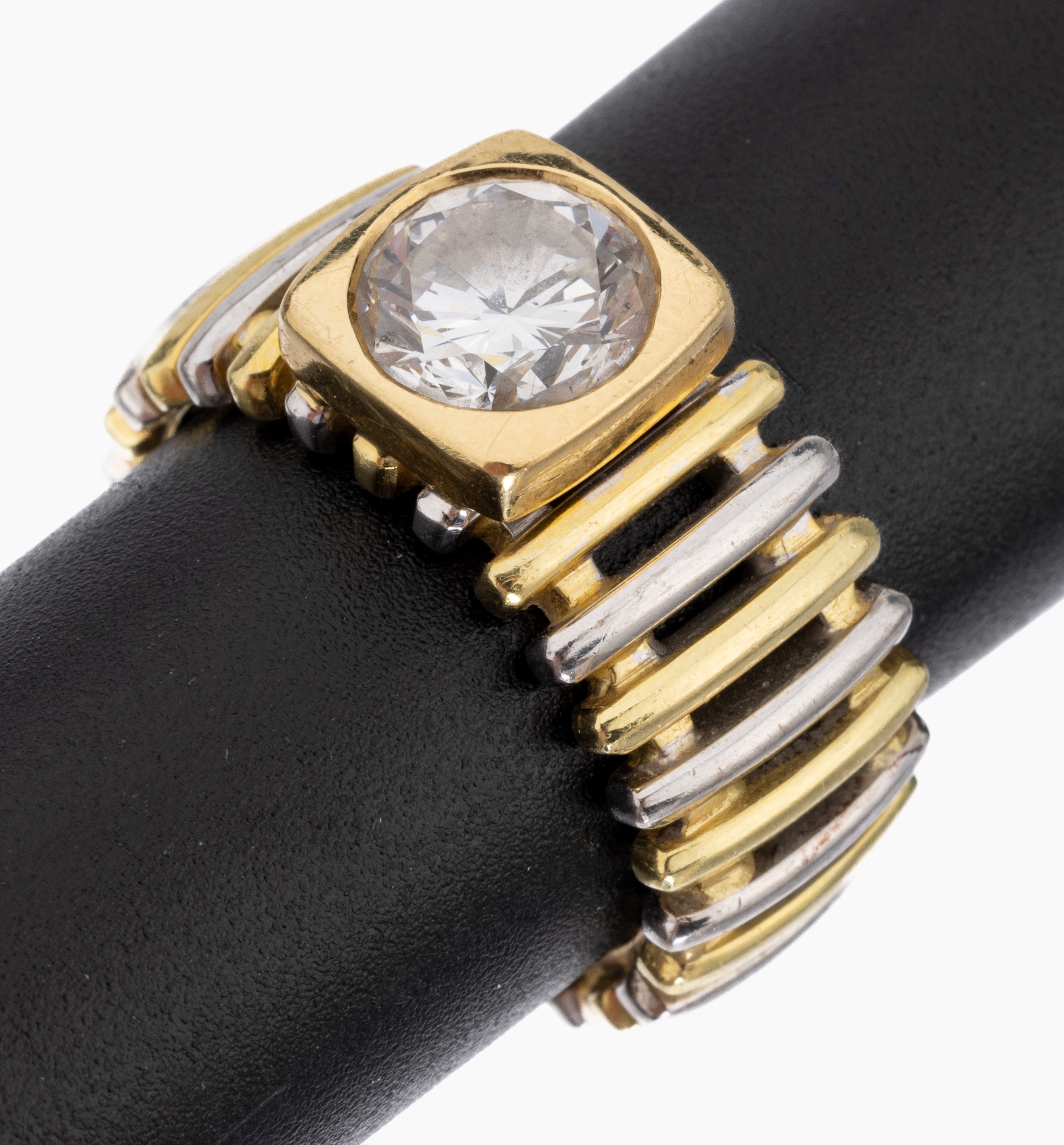18 kt Gold Brillant-Ring, GG/WG 750/000, Brillant ca. 1.75 ct Weiss/p, gitterf. Schiene in GG/WG, RW 56, ca. 16.9 g