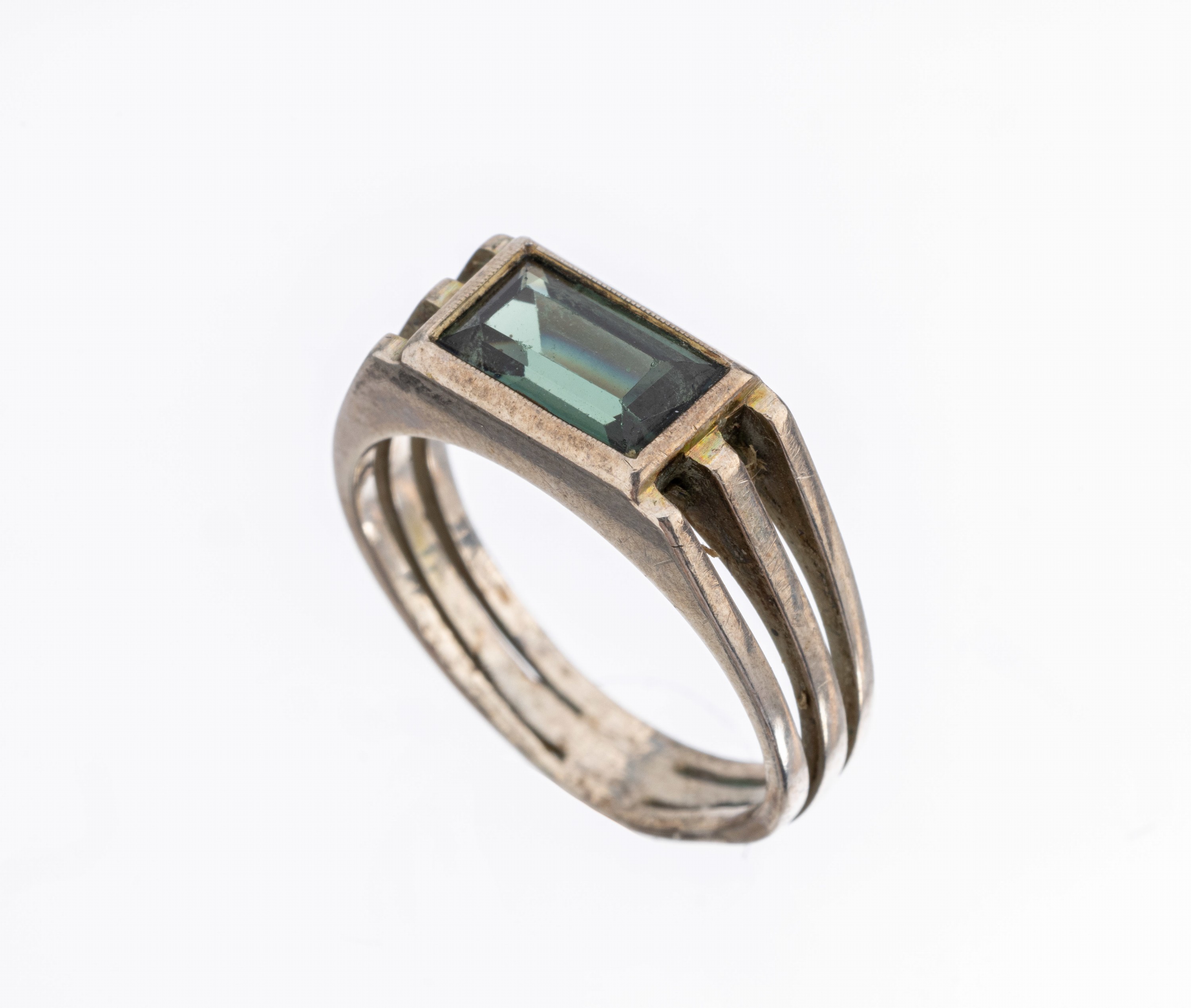 Platin Turmalin-Ring, Pt gepr., Turmalin imTreppenschliff, RW 57, ca. 4.0 g