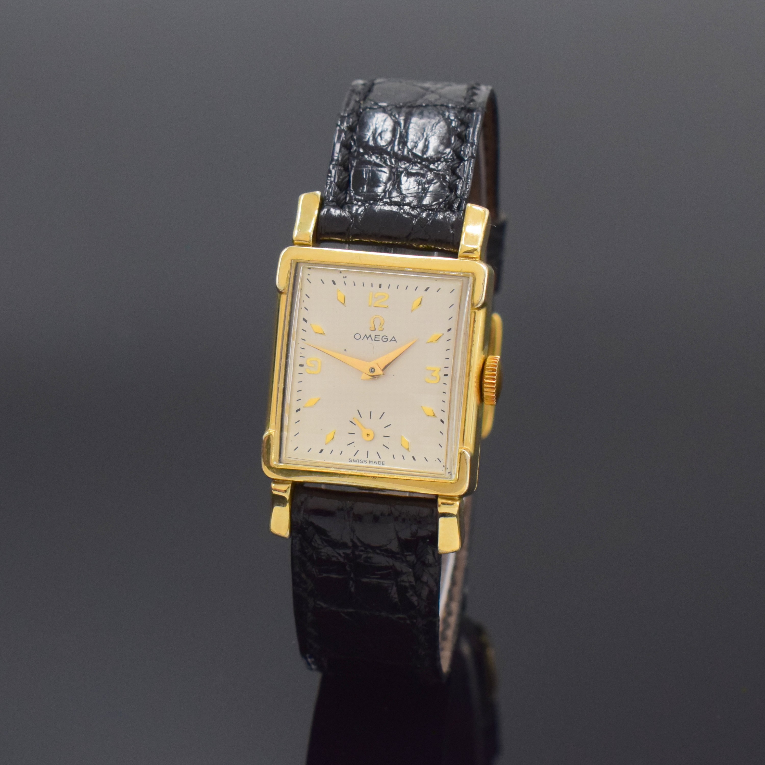 OMEGA rechteckige Armbanduhr in 14k Gold- Filled, Schweiz / USA um 1951, Handaufzug, 2-tlg. Geh., Boden aufgedr., silb. Zifferbl. rest., gold. ...